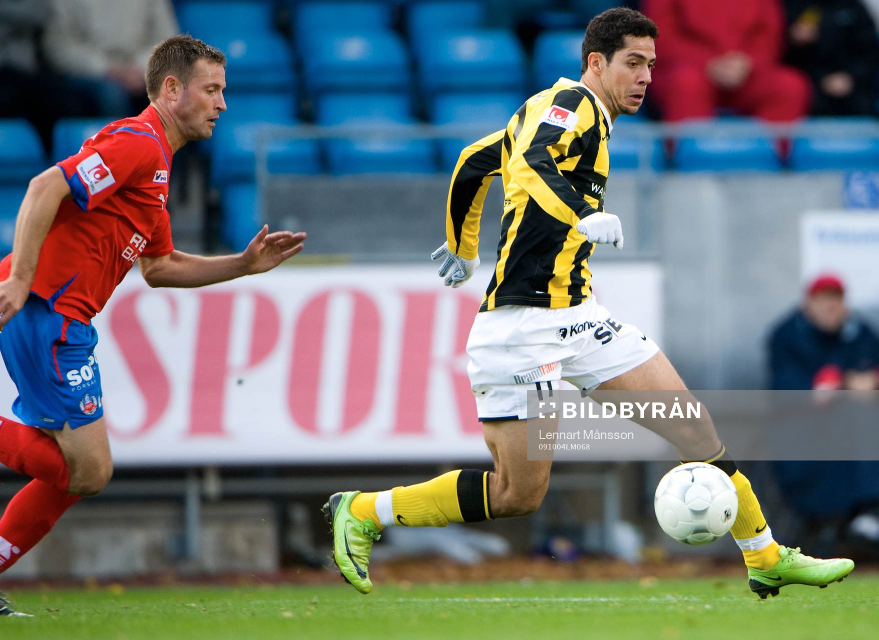 Vinicius Lopes Souto går igenom och är nära göra mål
