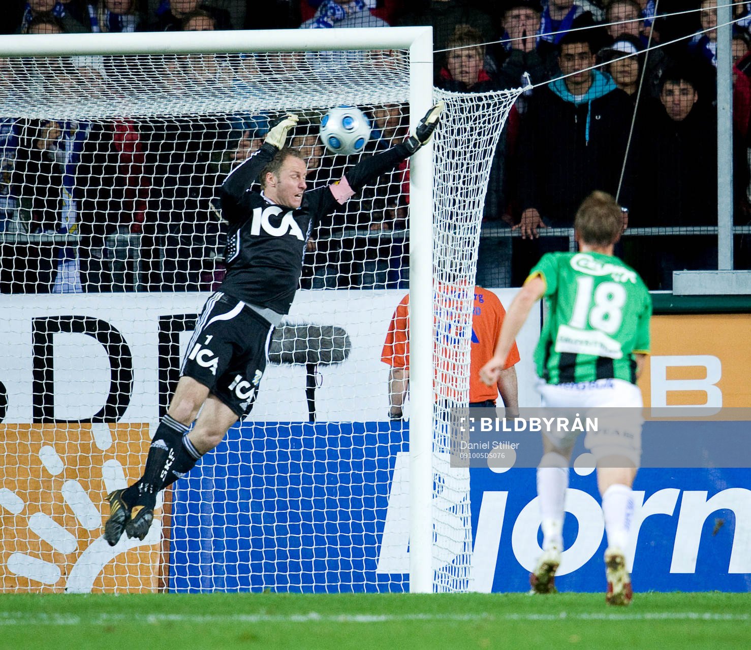 Kim Christensen, målvakt, IFK Göteborg. Bollen i stolpen