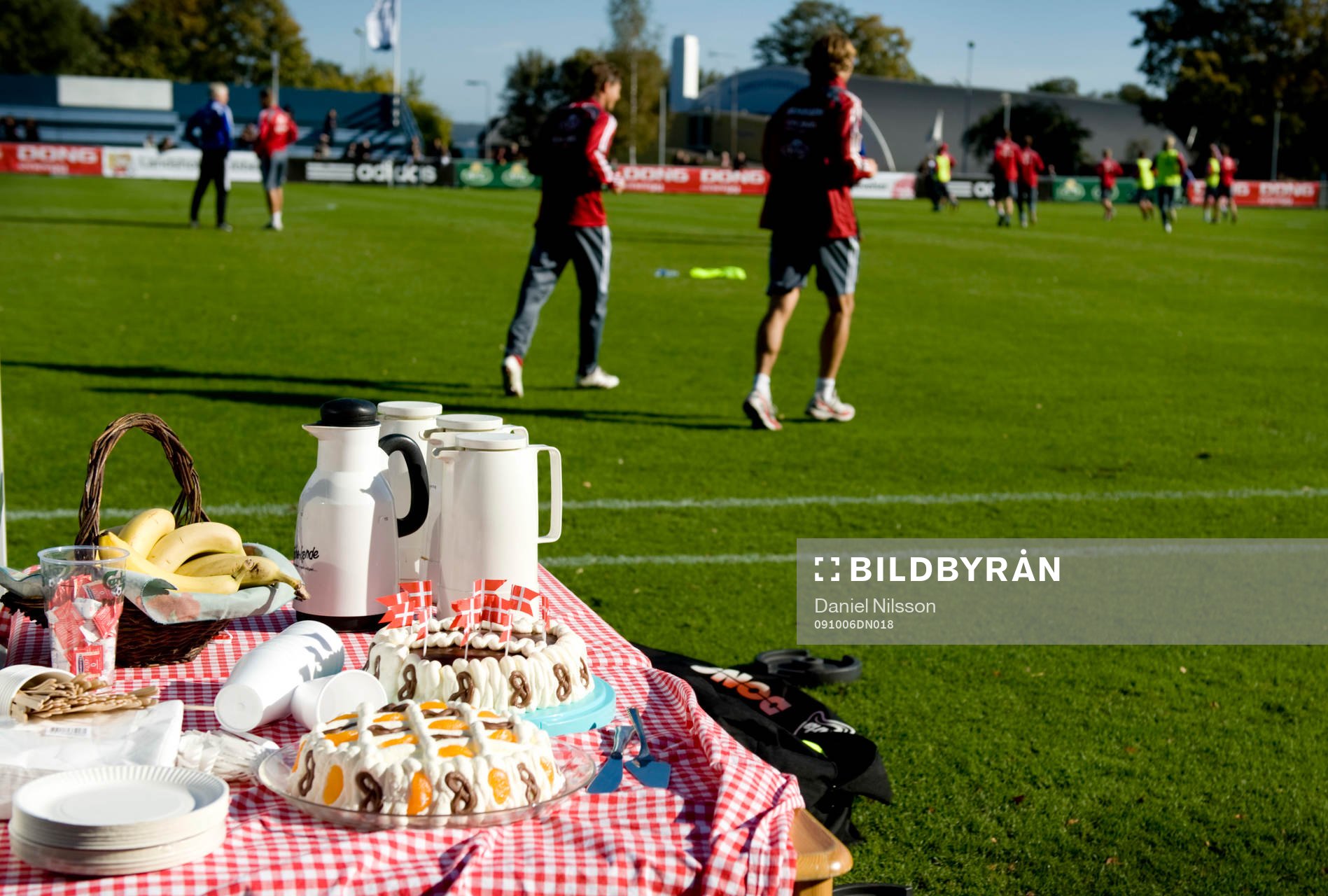 Danska landslaget blev bjudna på kaffe och tårta eftersom