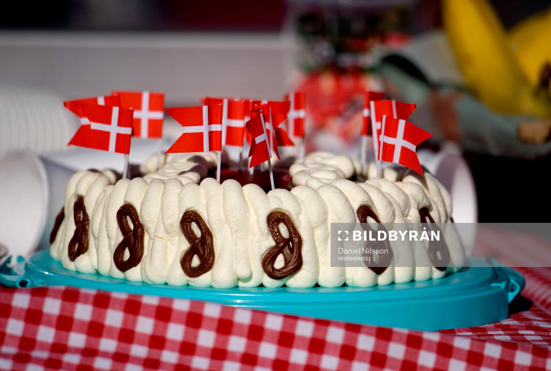 Danska landslaget blev bjudna på kaffe och tårta eftersom