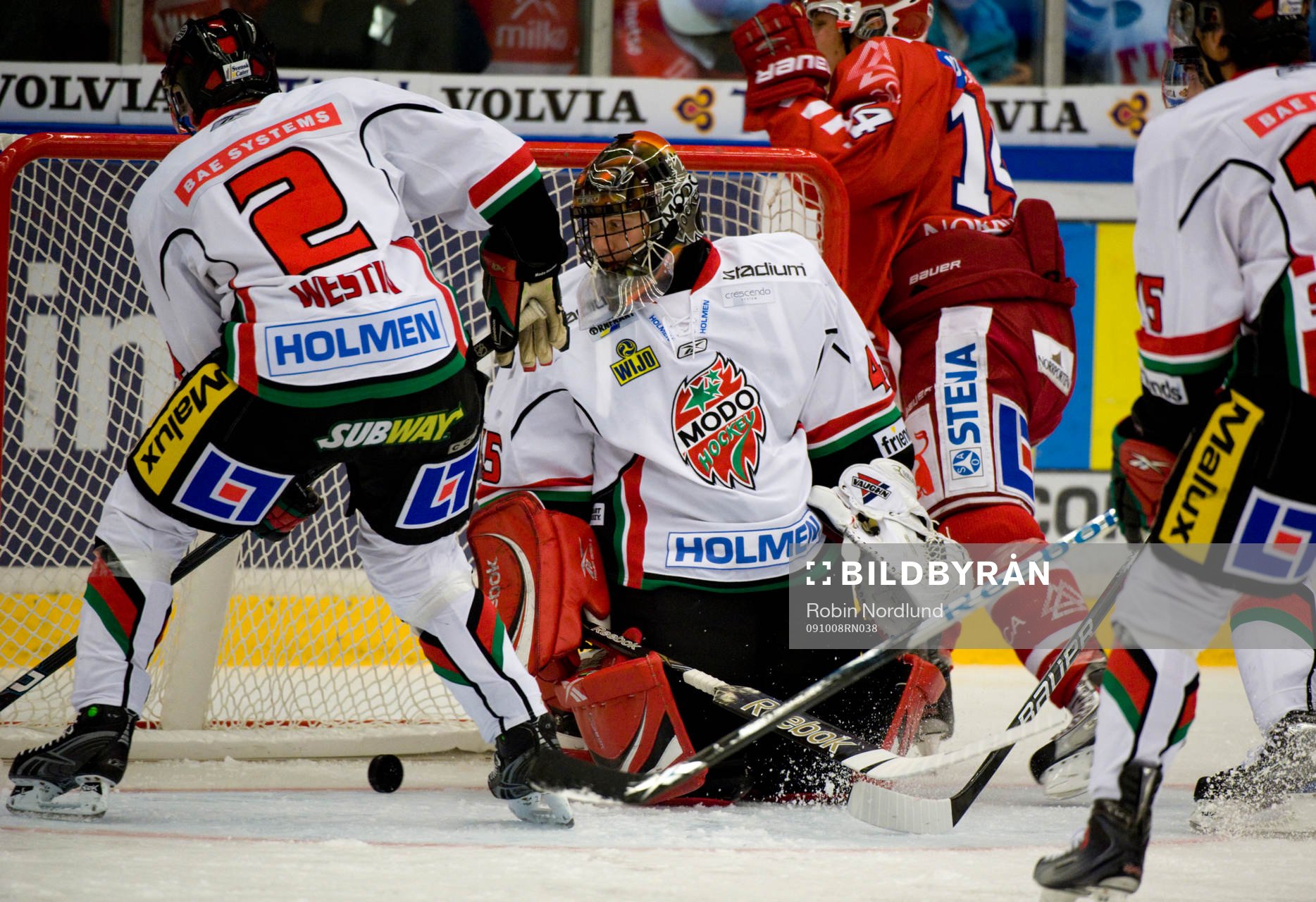 Roman Malek, Målvkat Modo släpper in 1-0