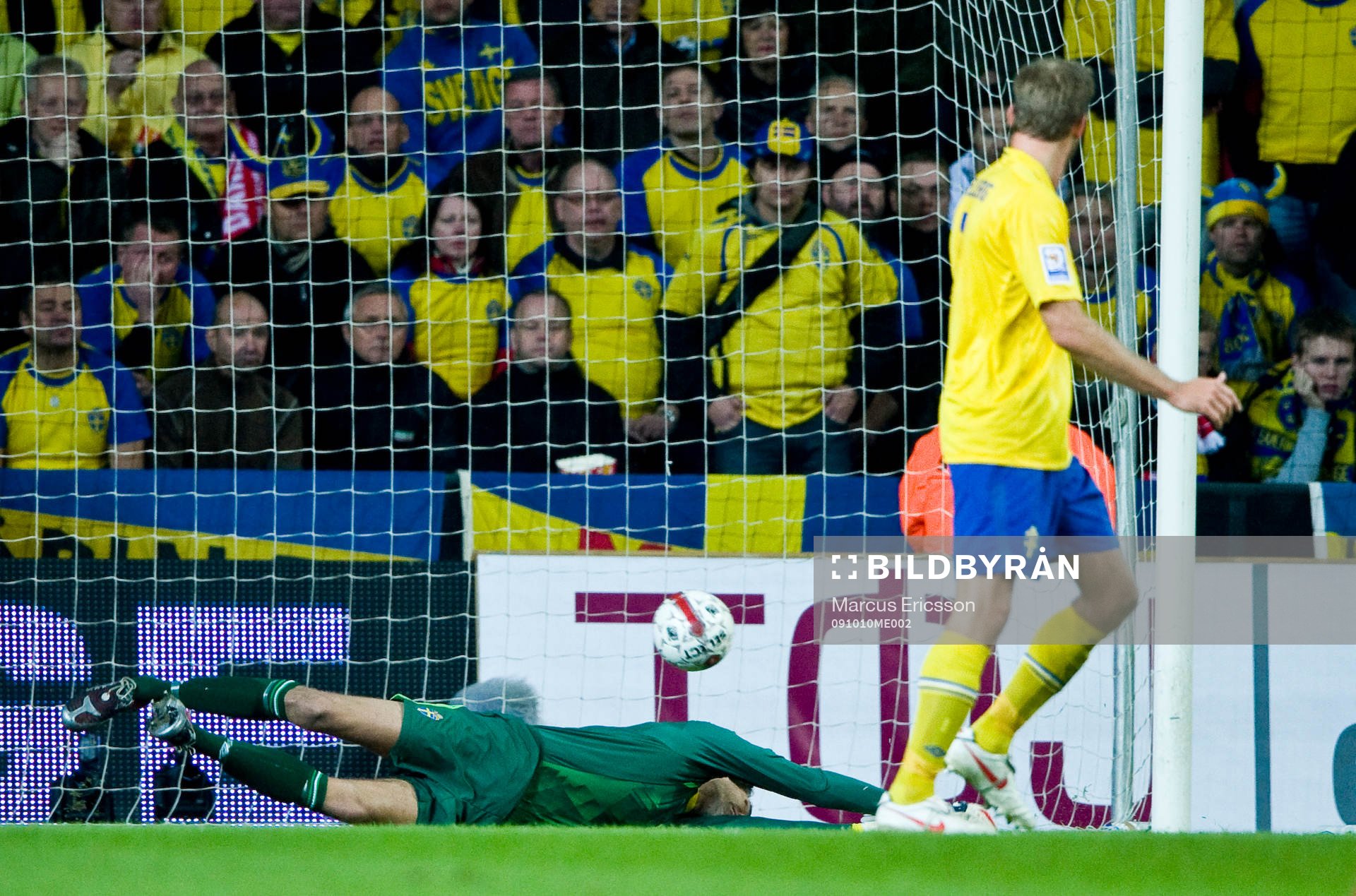 1-0 i mål bakom Andreas isaksson, målvakt Sverige