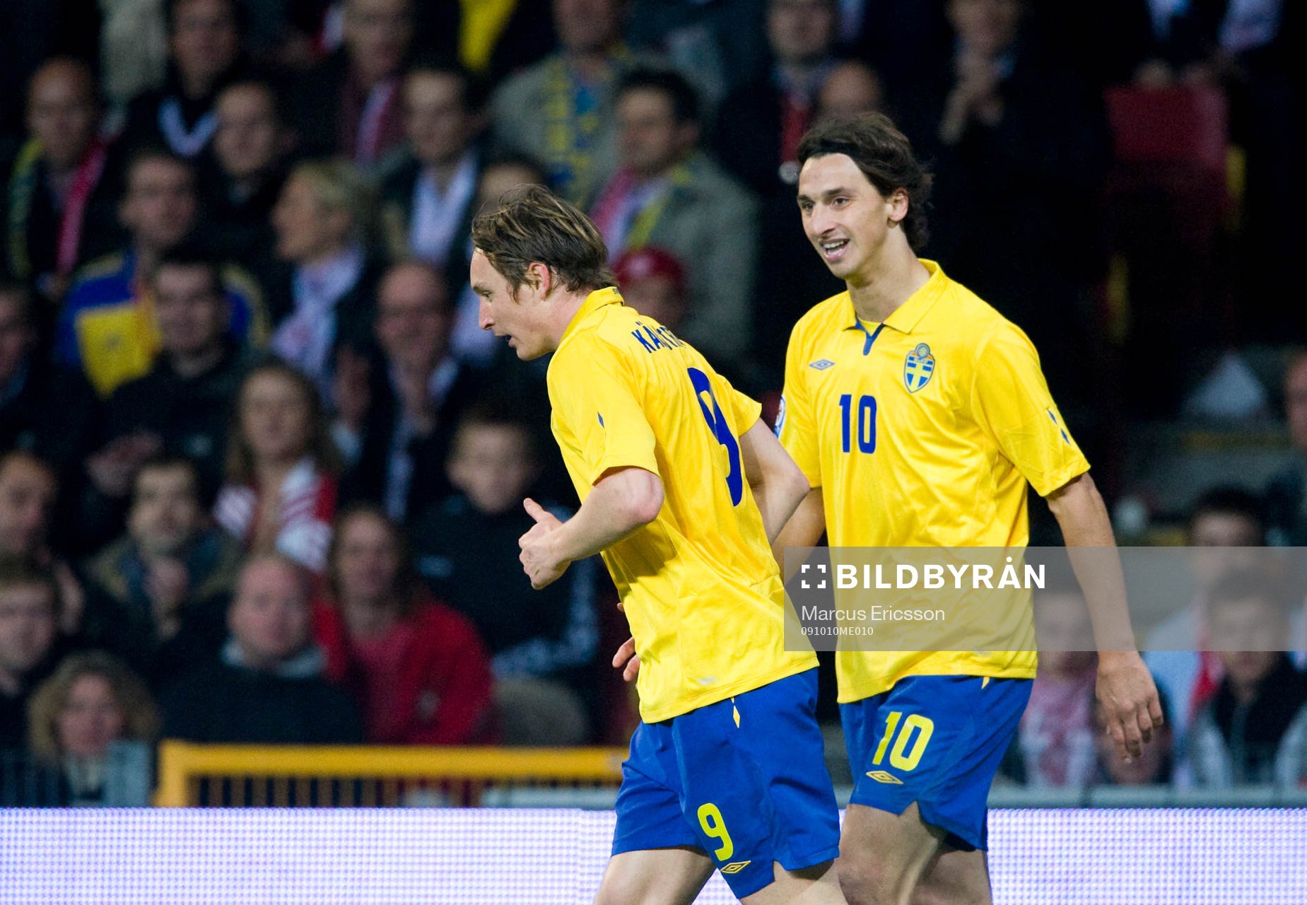Zlatan Ibrahimovic skäller lite på Kim Källström,