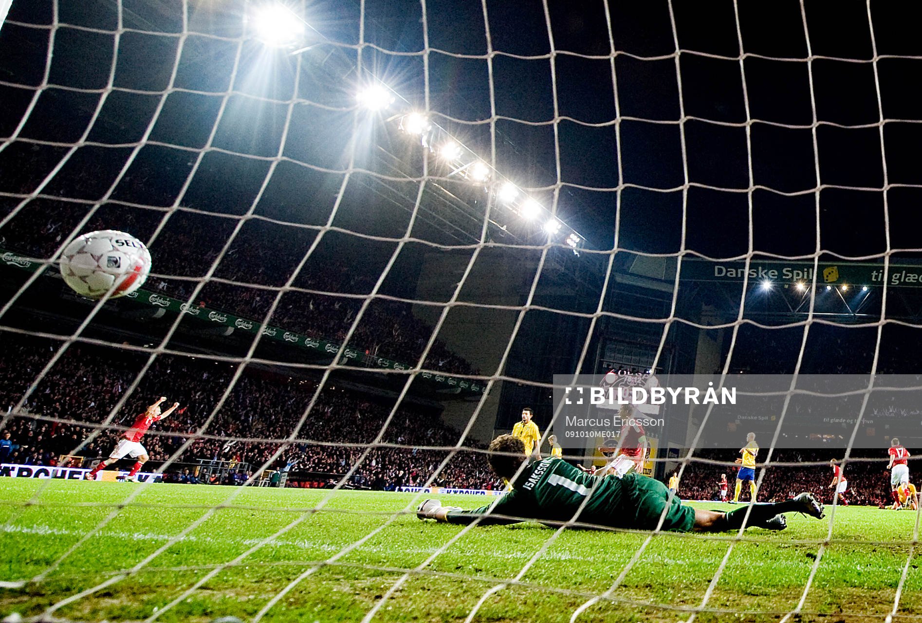 1-0 i mål bakom Andreas Isaksson, målvakt Sverige