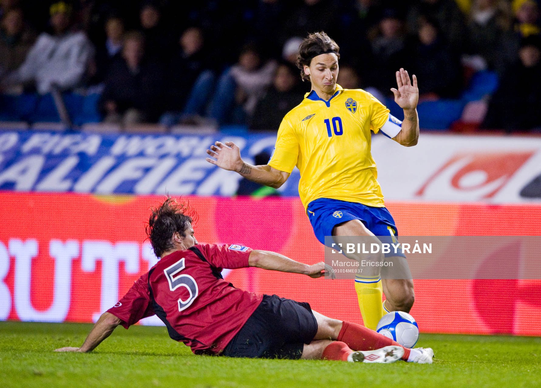 Zlatan Ibrahimovic, Sverige blir stoppad av Lorik Cana,