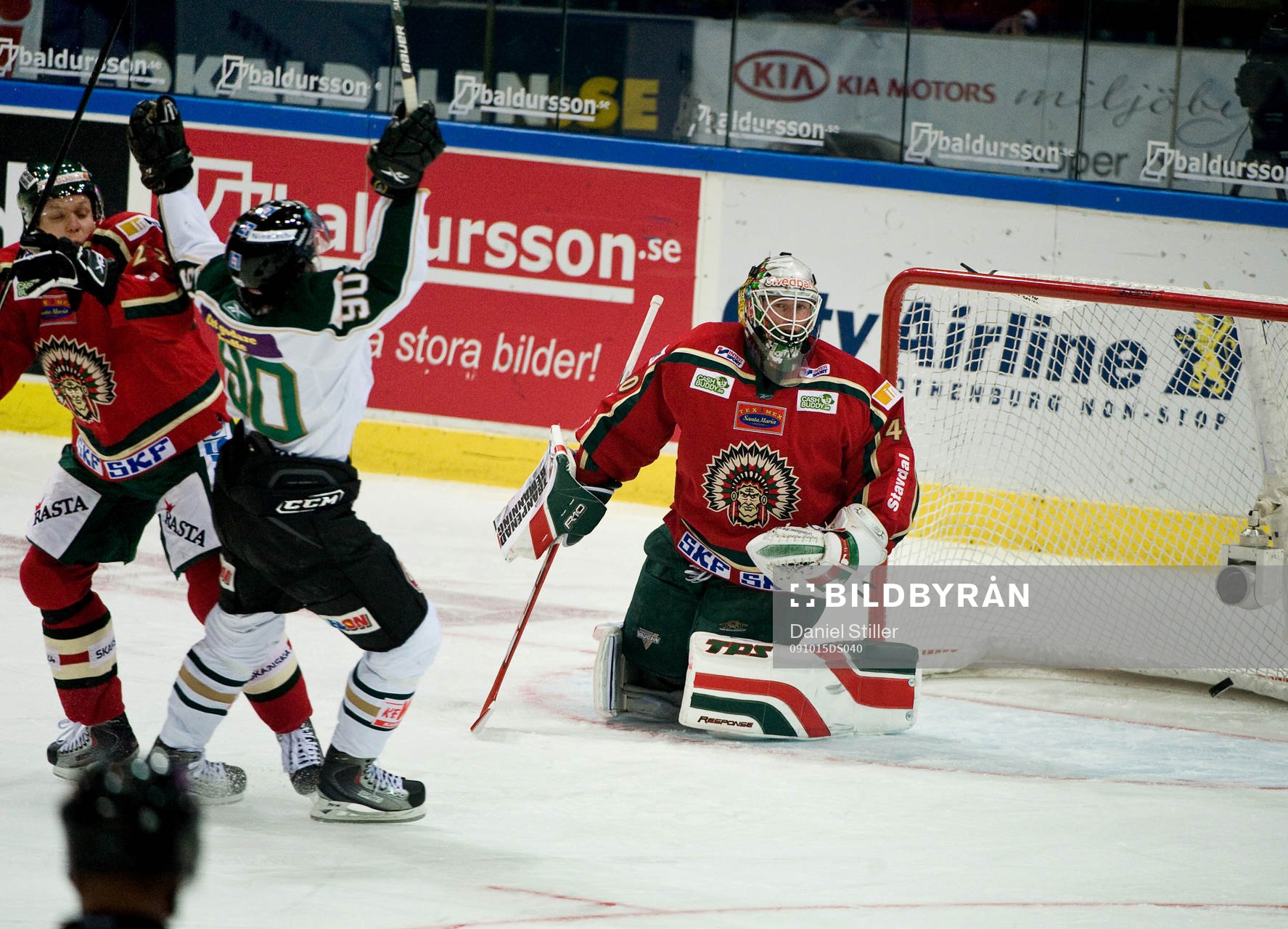 Marcus Johansson, Färjestad, gör 1-0. Johan Holmqvist,