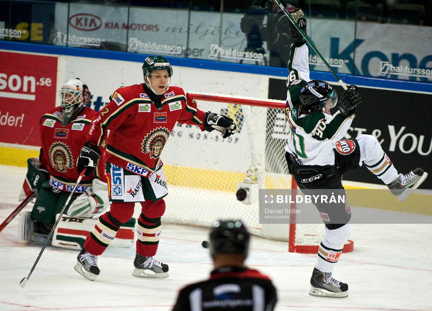 Marcus Johansson, Färjestad, gör 1-0. Johan Holmqvist,