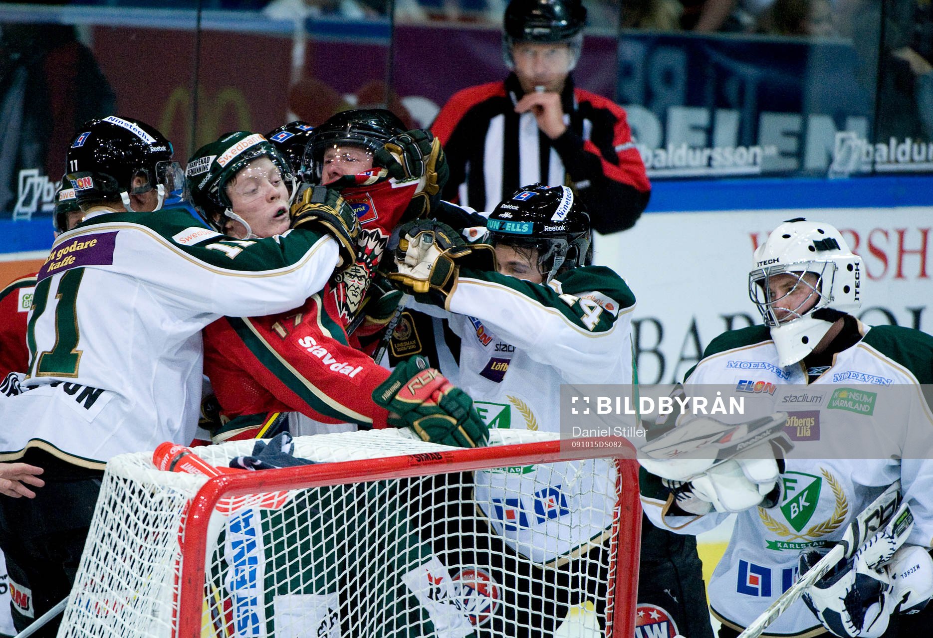 Slagsmål framför Färjestads mål, Carl Klingberg,