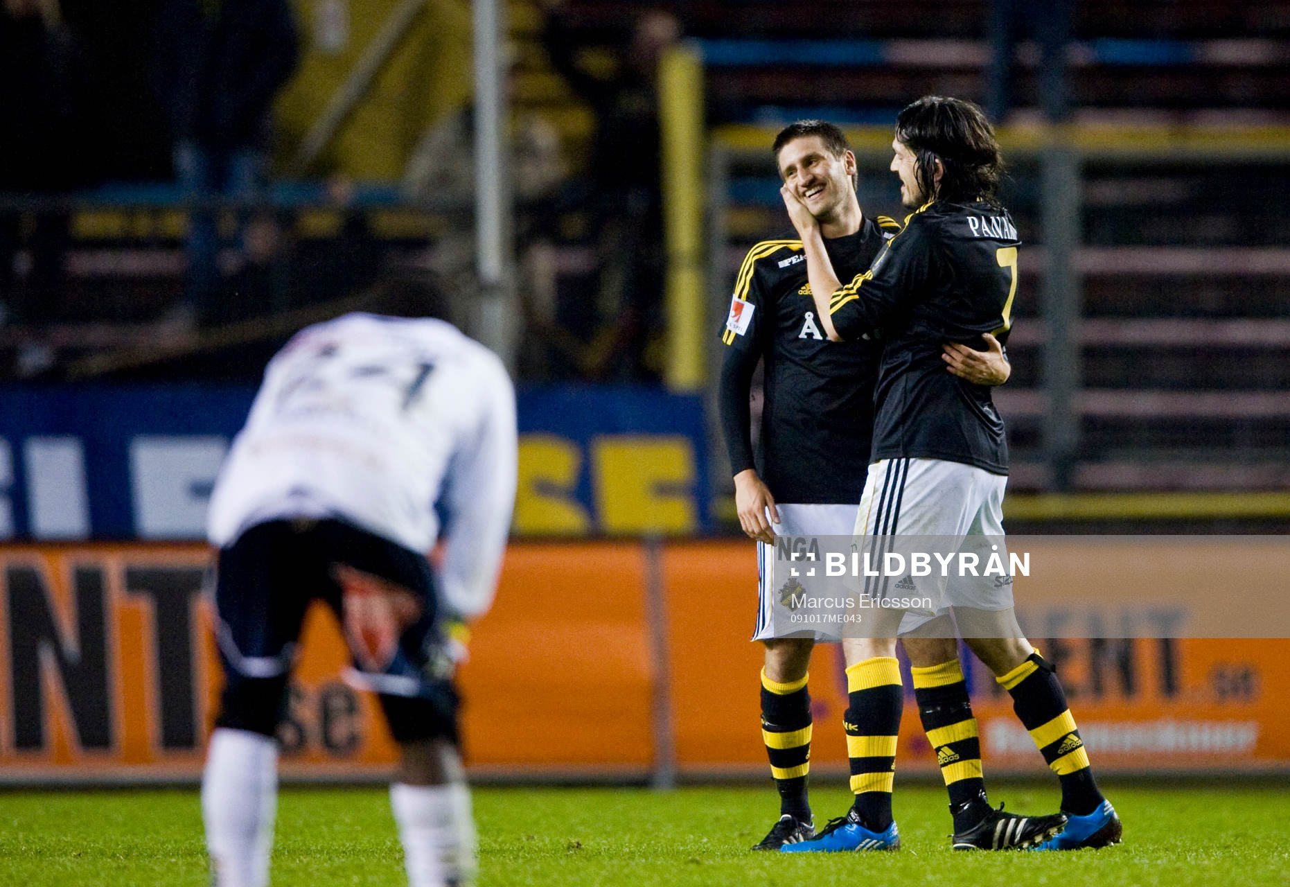 Gabriel Özkan och Bojan Djordjic, jubel