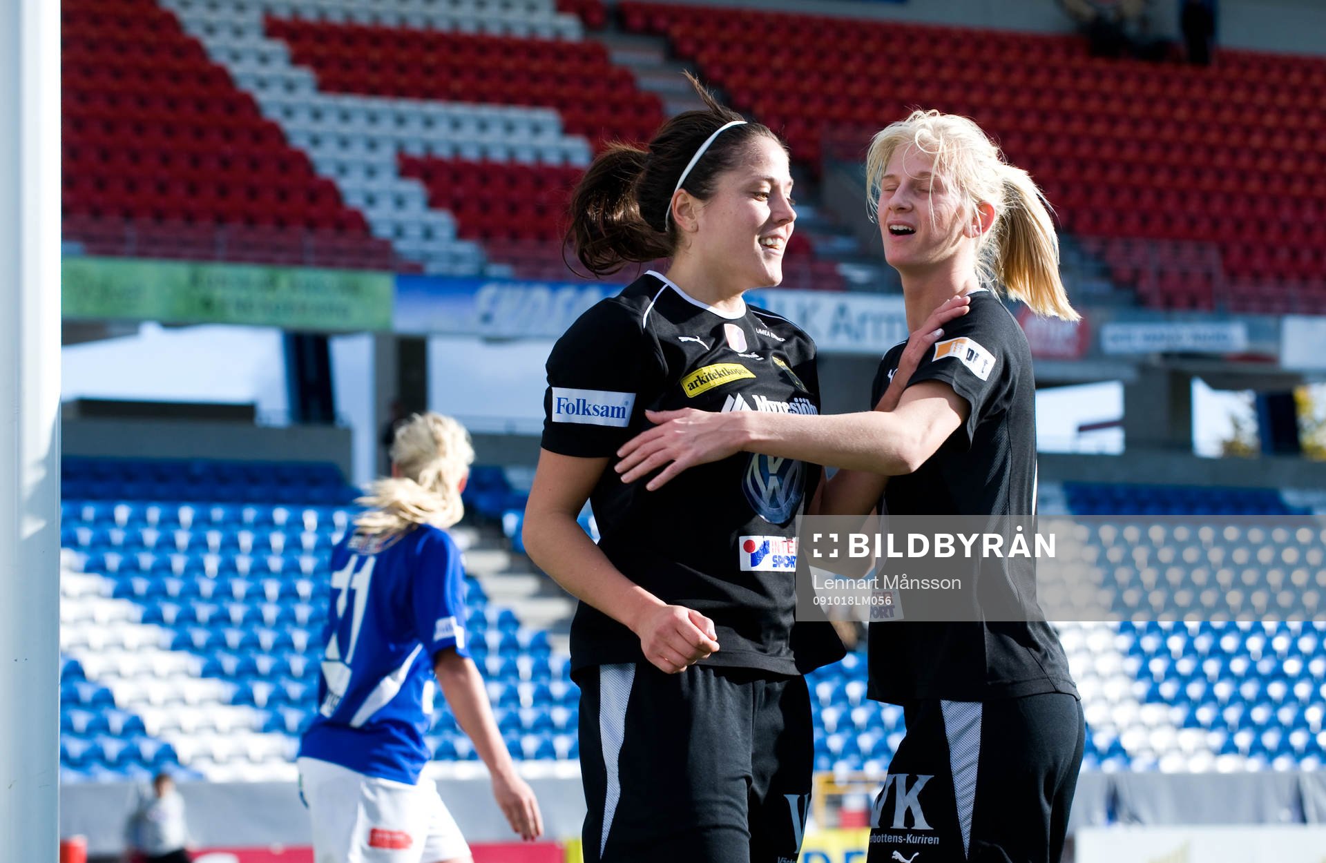 Madelaine Edlund och Sofia Jakobsson, jubel