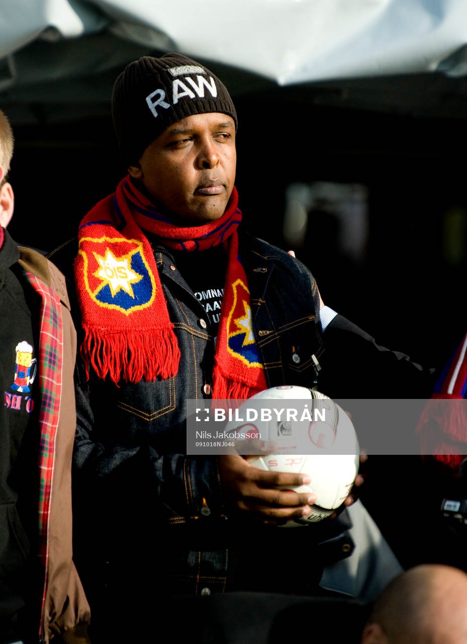 Dawit Isaak har en bror som kom med dagens matchboll