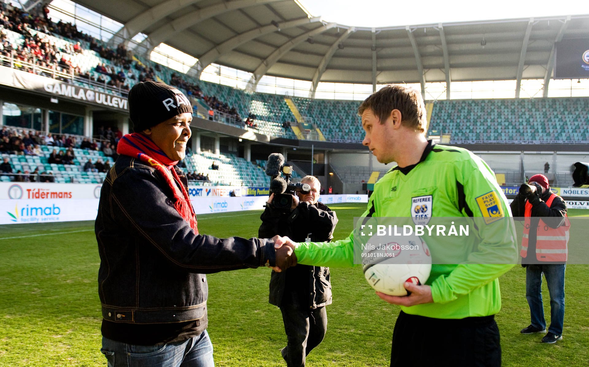 Dawit Isaak bror Esayas Isaak, matchbollen, domare, Markus