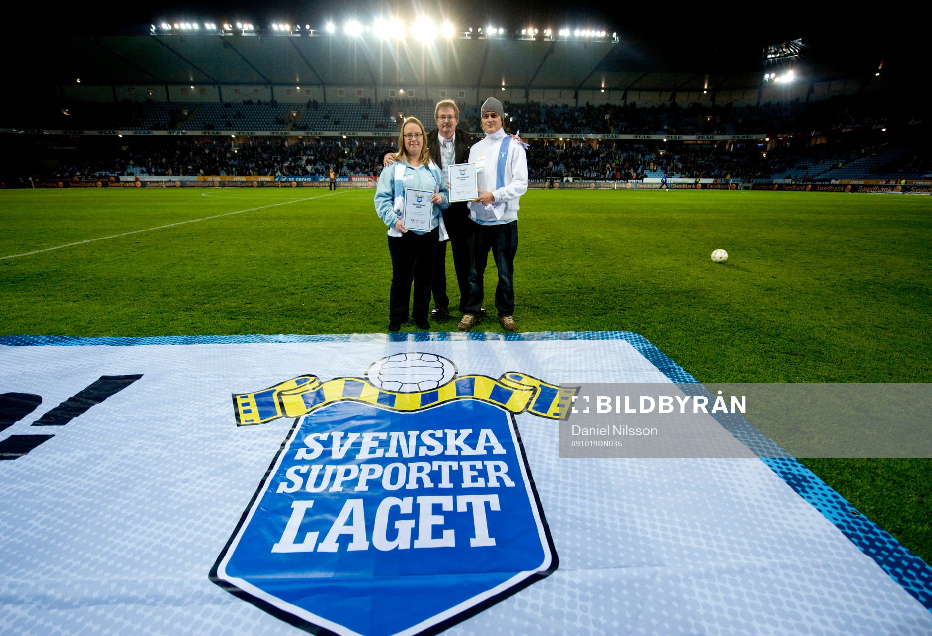 Helen Johansson och Martin Grahn belönades med diplom av