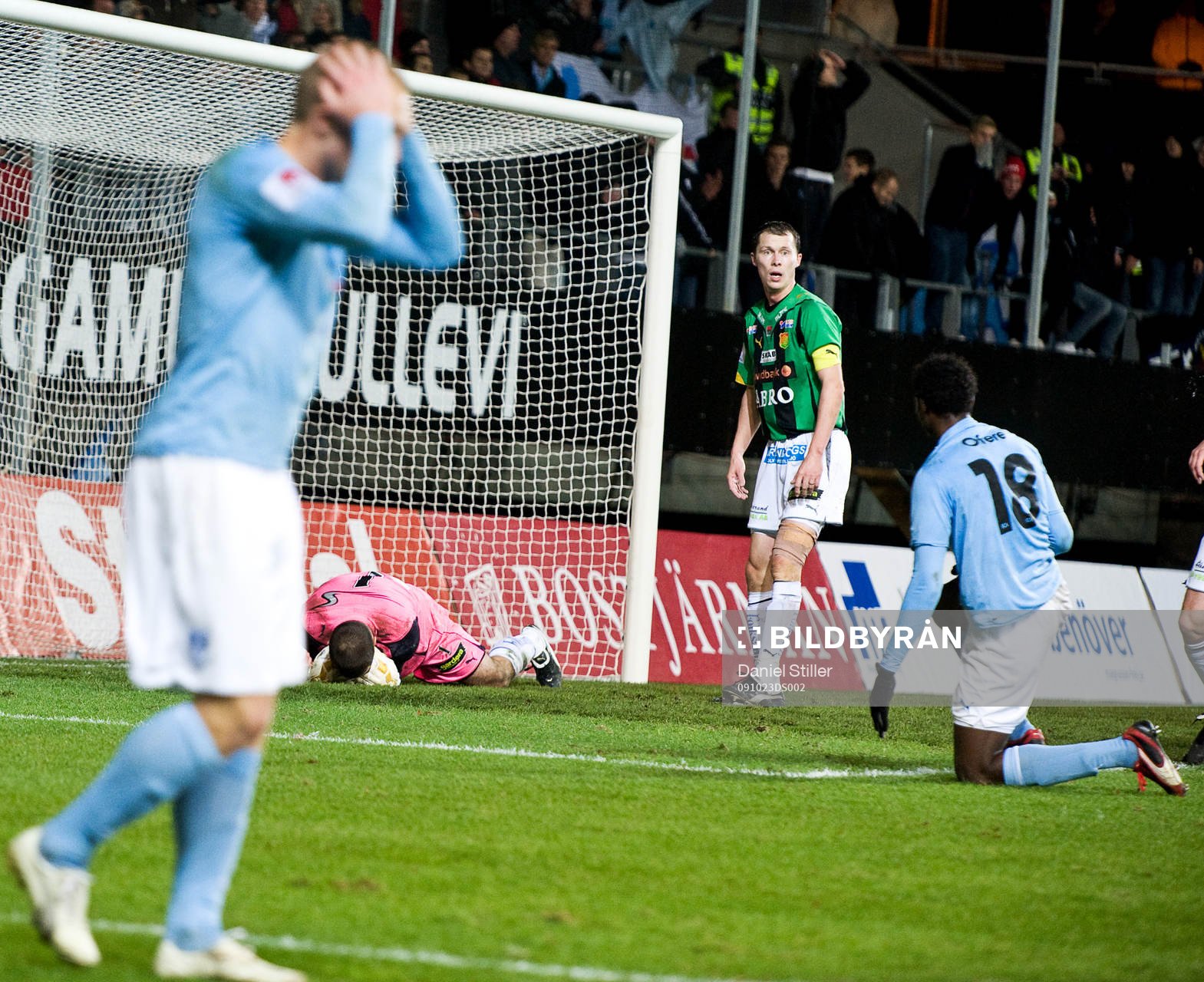 Edward Ofere, Daniel Larsson, Malmö FF. Dime Jankulovski,