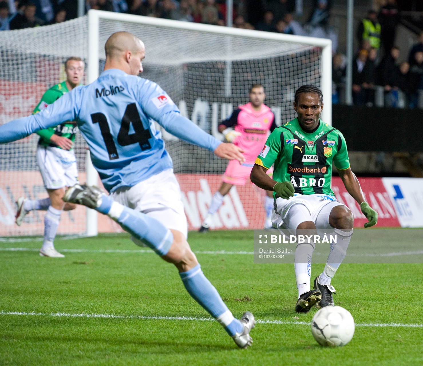 Guillermo Molins, Malmö FF. Richard Ntomba Ekunde, GAIS