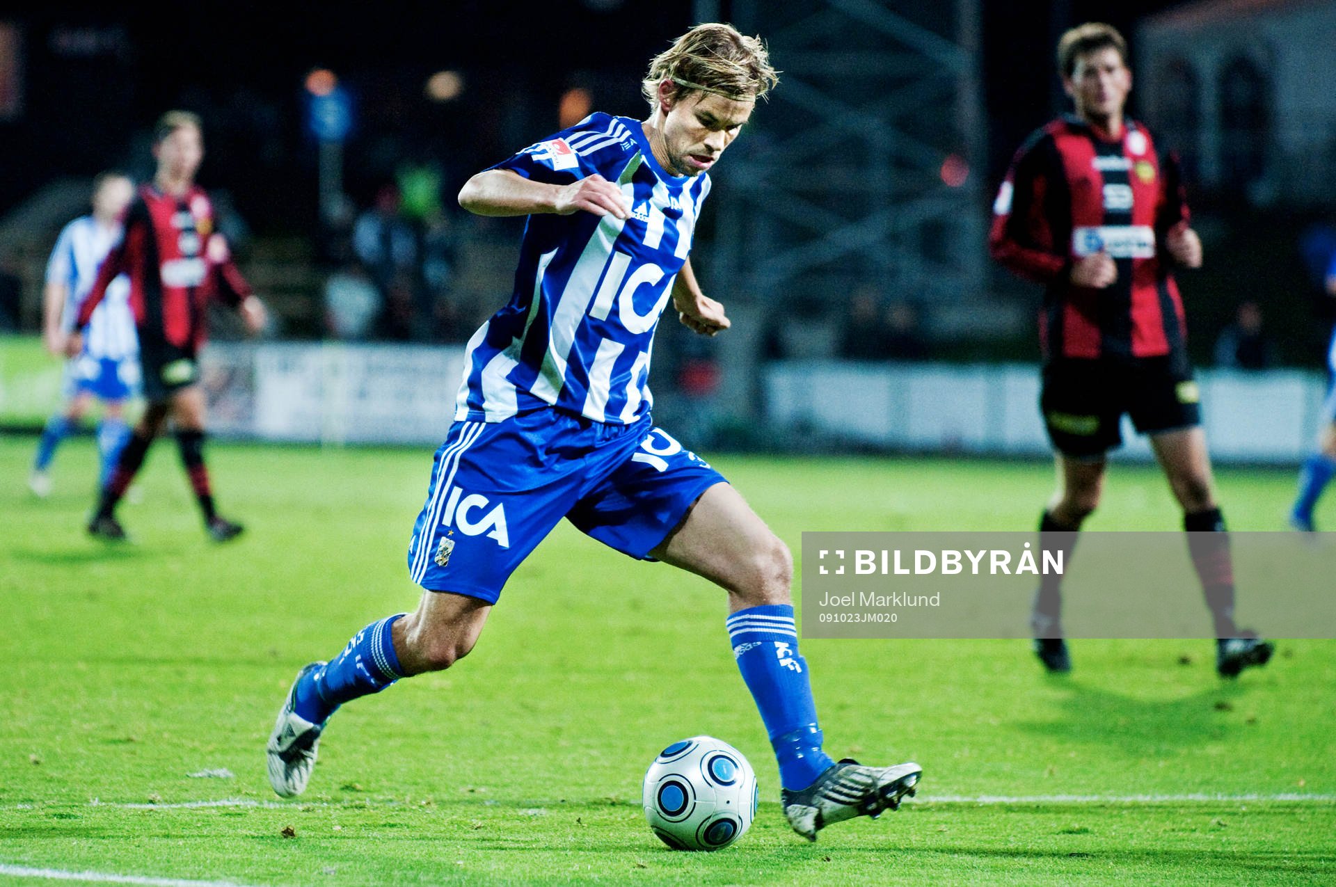 Niclas Alexandersson, IFK Göteborg, dribblar