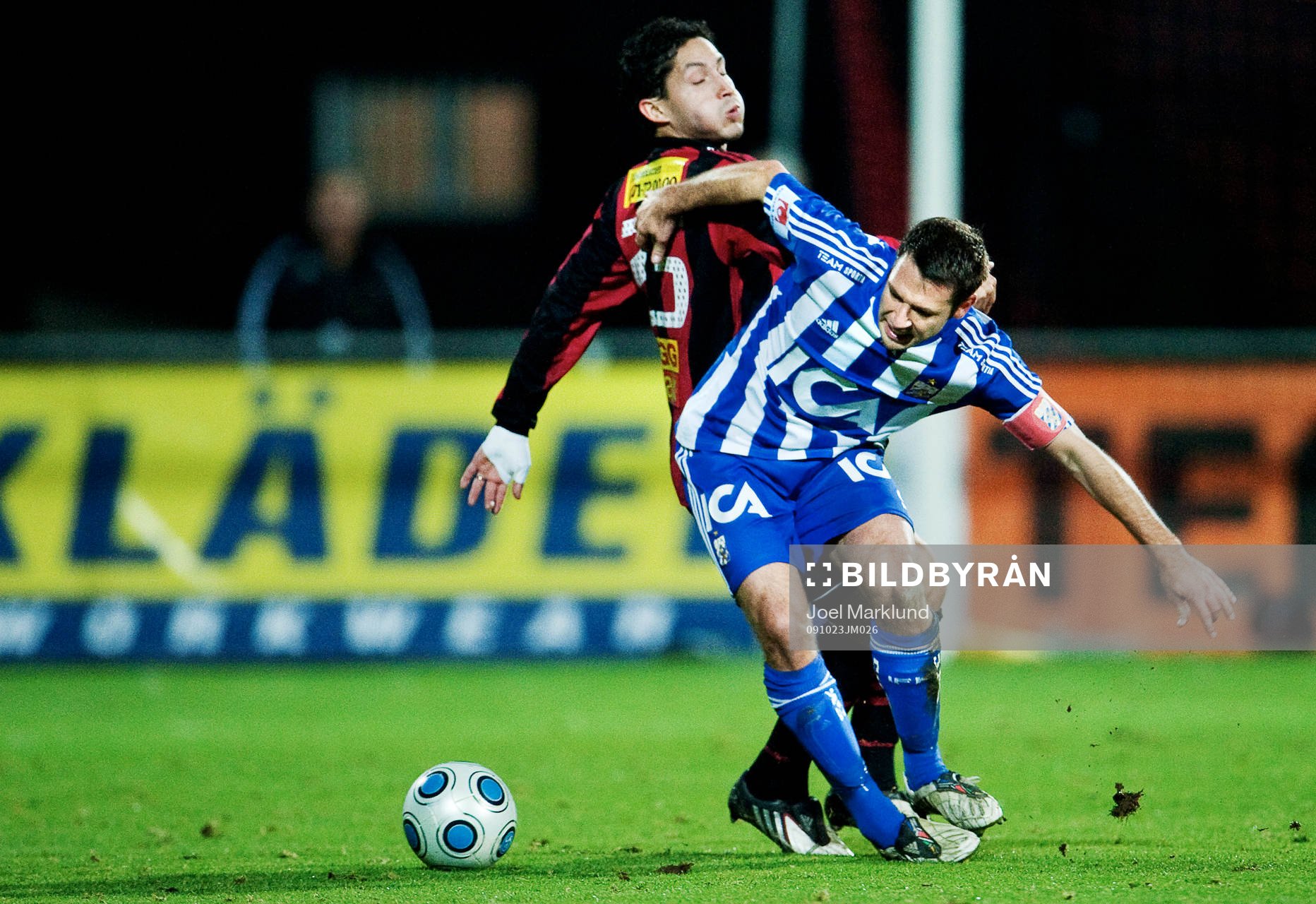 Stefan Selakovic, IFK Göteborg, snurrar bort Pablo Pinones