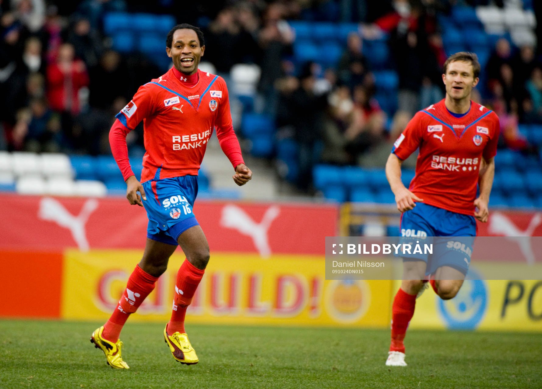 René Makondele, Helsingborg har gjort 1-0. Jubel med Hannu