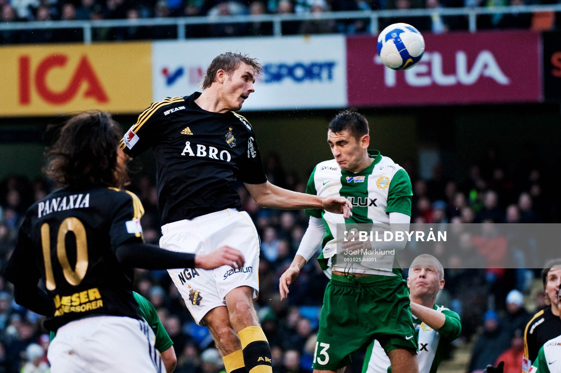 Per Karlsson, AIK, nickar bollen på en hörna i en
