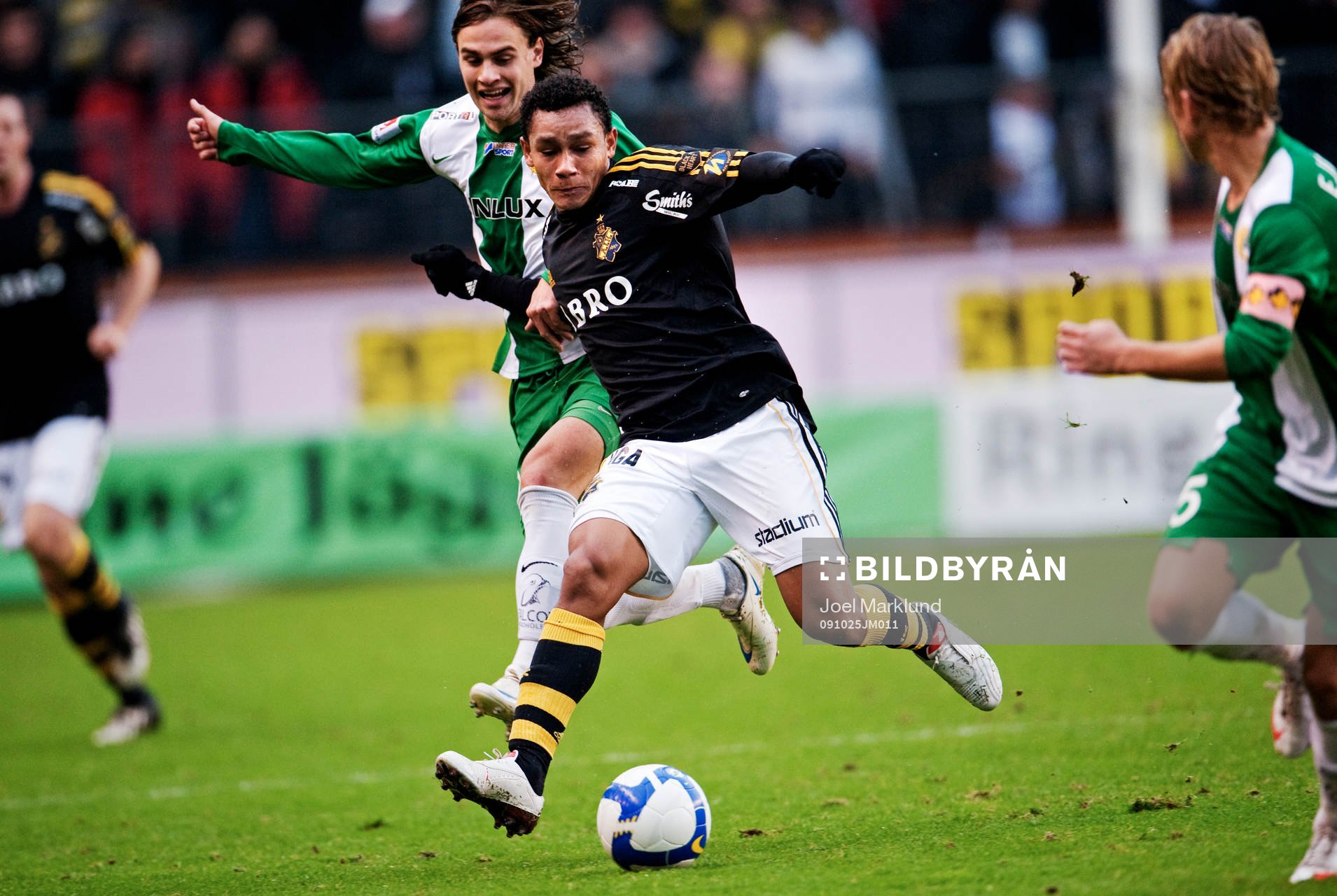 Antonio Flavio, AIK, tar sig förbi Simon Helg, Hammarby