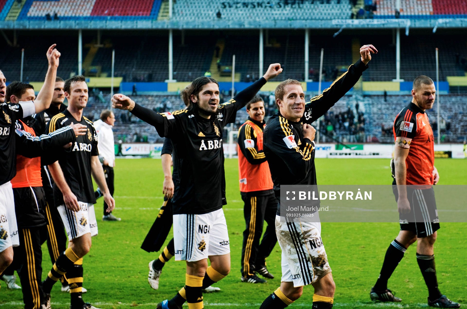 Kenny Pavey, AIK, tackar fansen