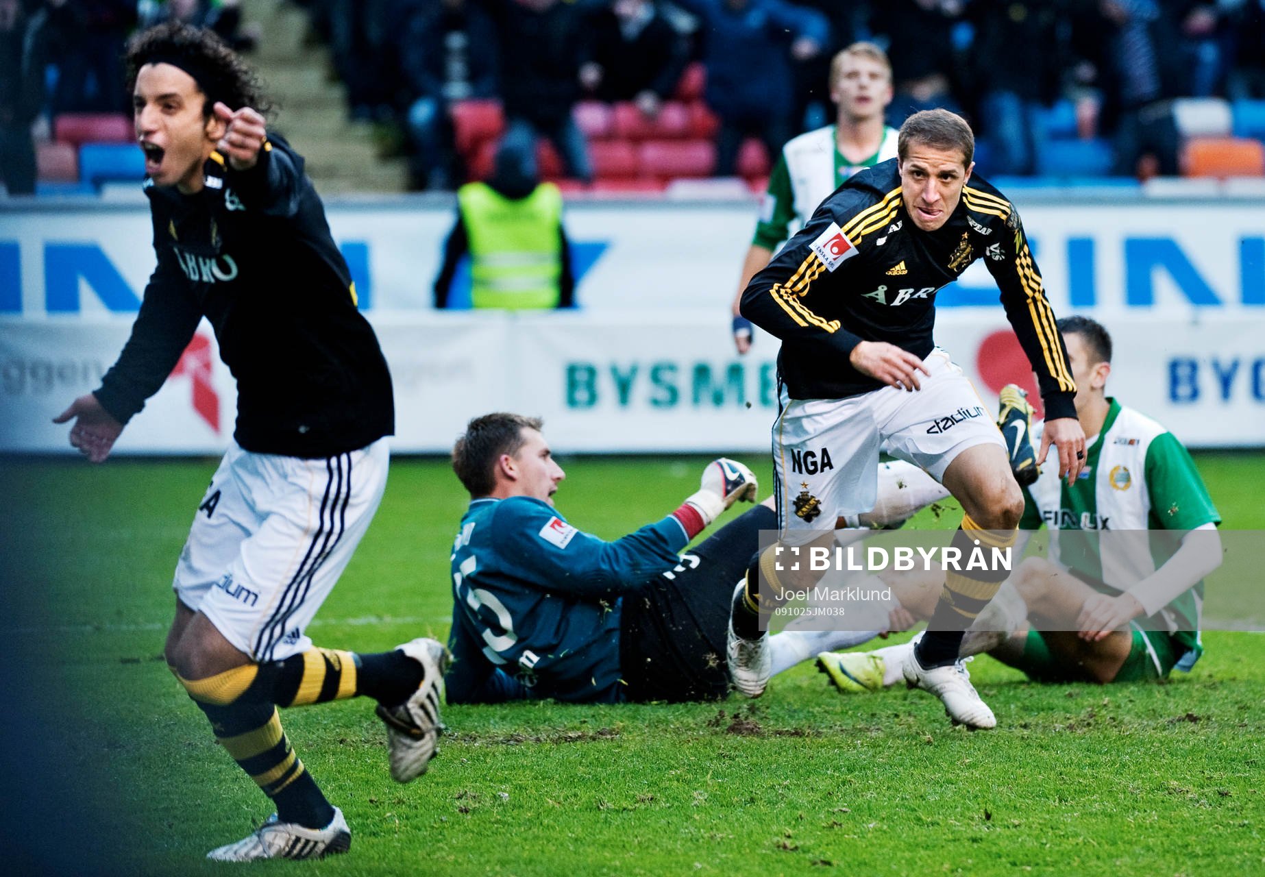  Jorge Ortiz och Kenny Pavey, AIK, jubel efter 2-1-målet.