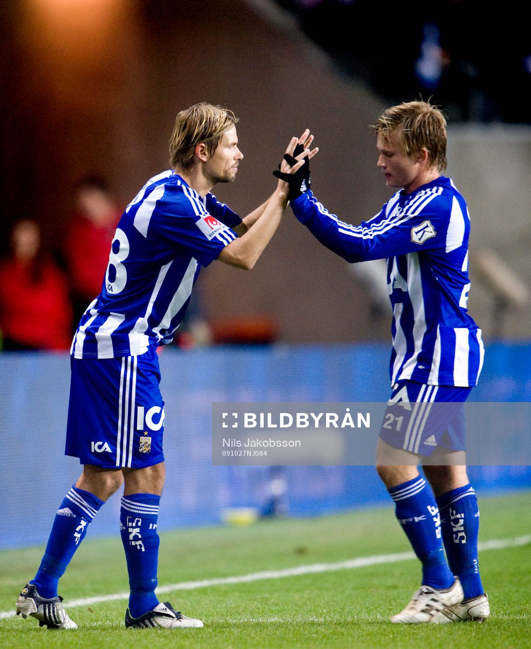Niclas Alexandersson, byter med Niklas Bärkroth, IFK