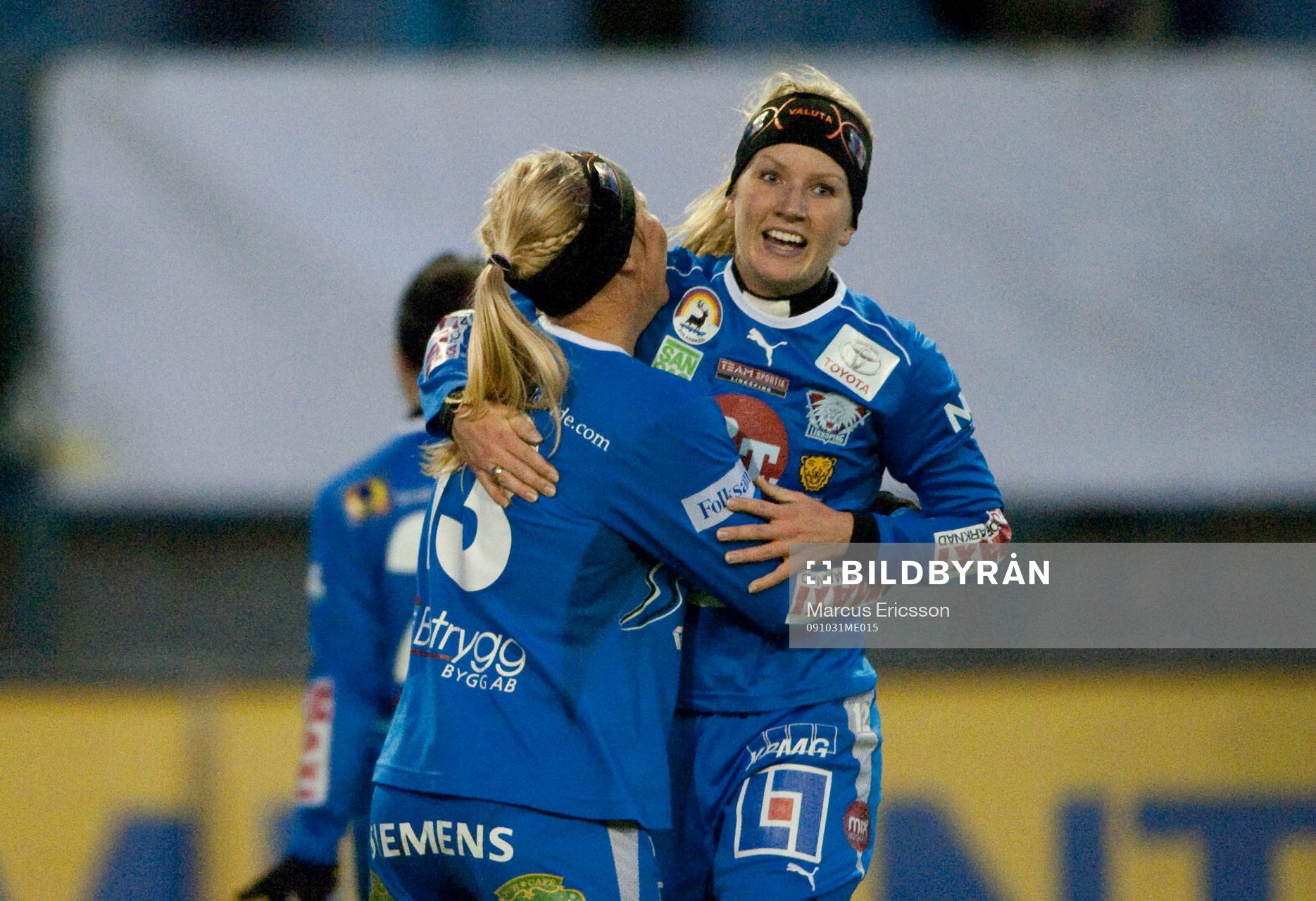 Petra Larsson jubel med Tilda Heimersson, Linköping