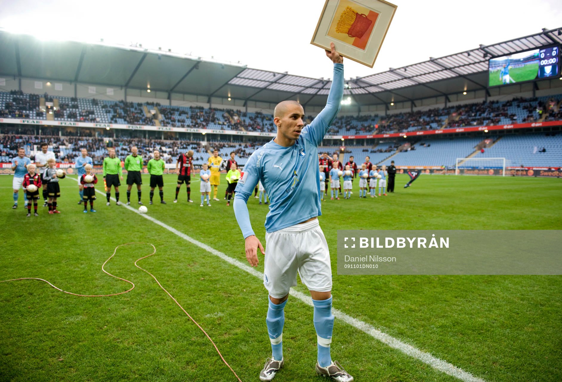 Guillermo Molins, Malmö fick pris innan matchen som