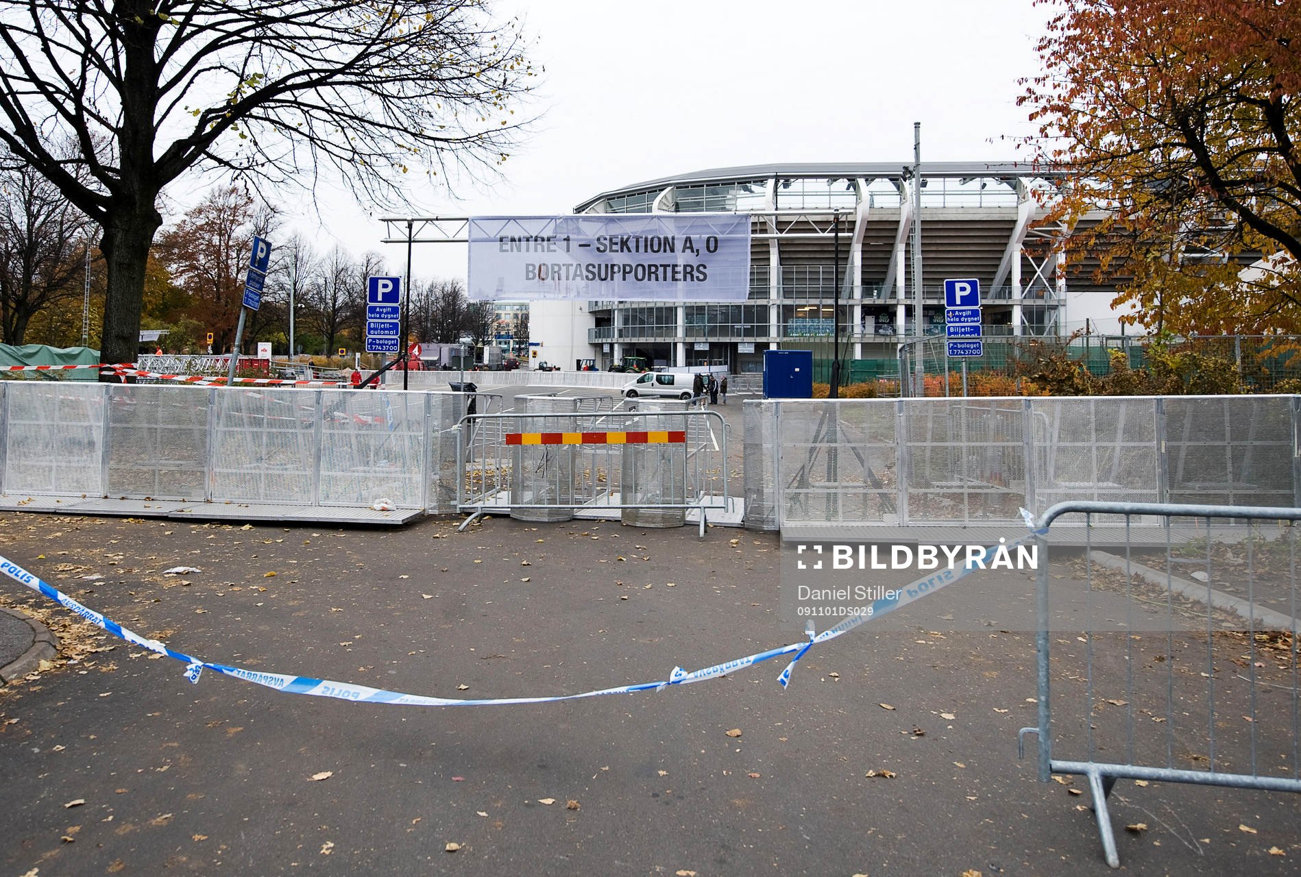 Gamla Ullevi,  4 timmar innan matchstart. Entre