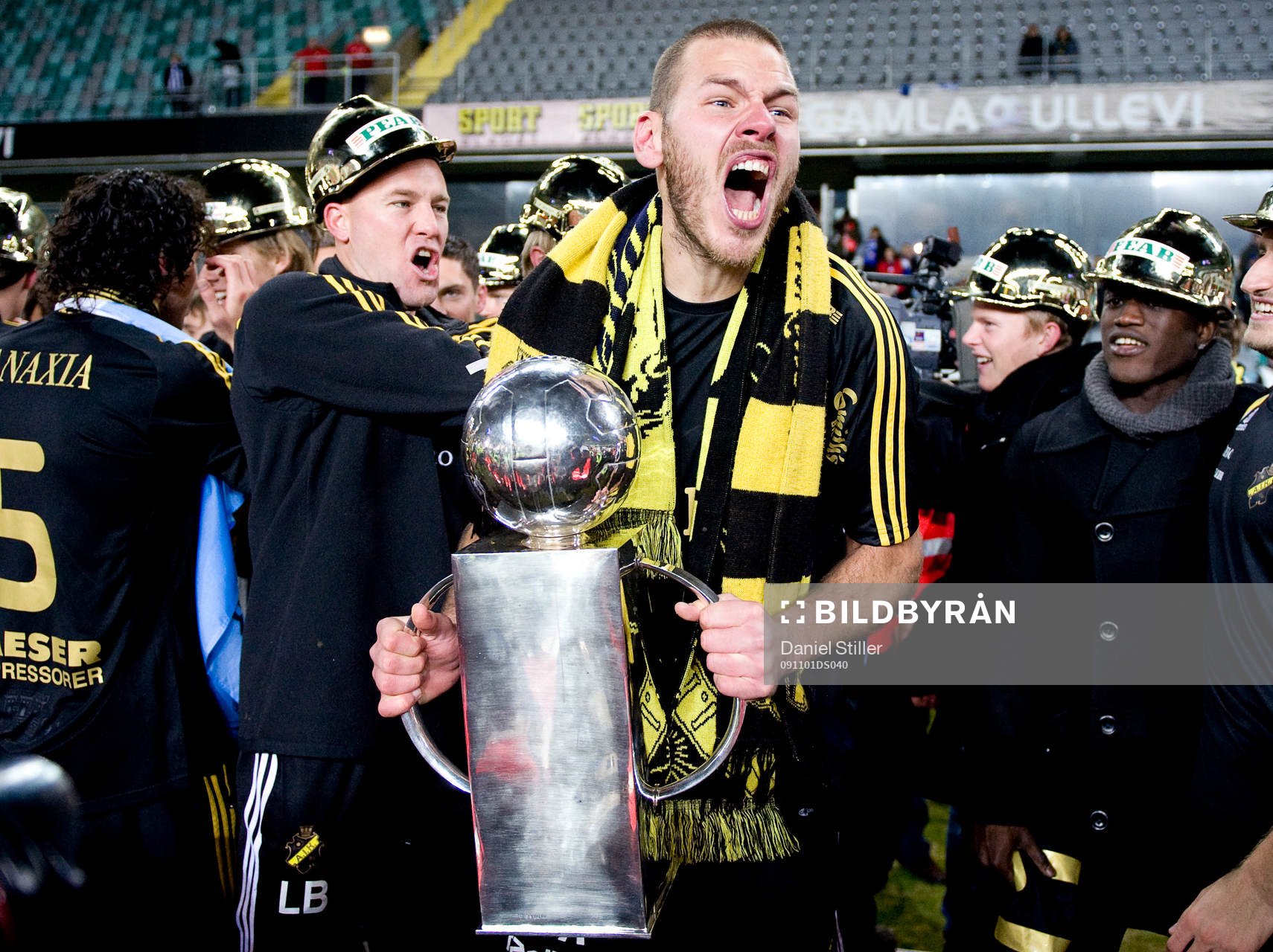  Daniel Örlund, målvakt, AIK. Svenska Mästare, SM-guld, pokal, jubel.
