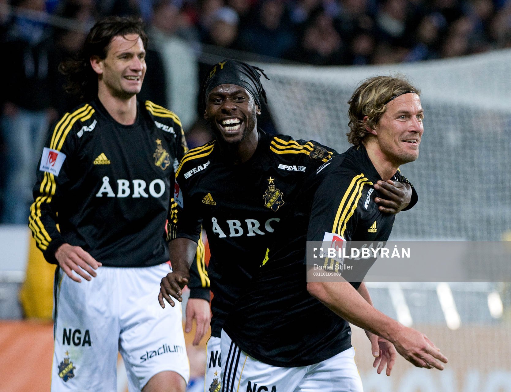 Daniel Tjernström, AIK, gör 2-1, jubel med Martin Mutumba