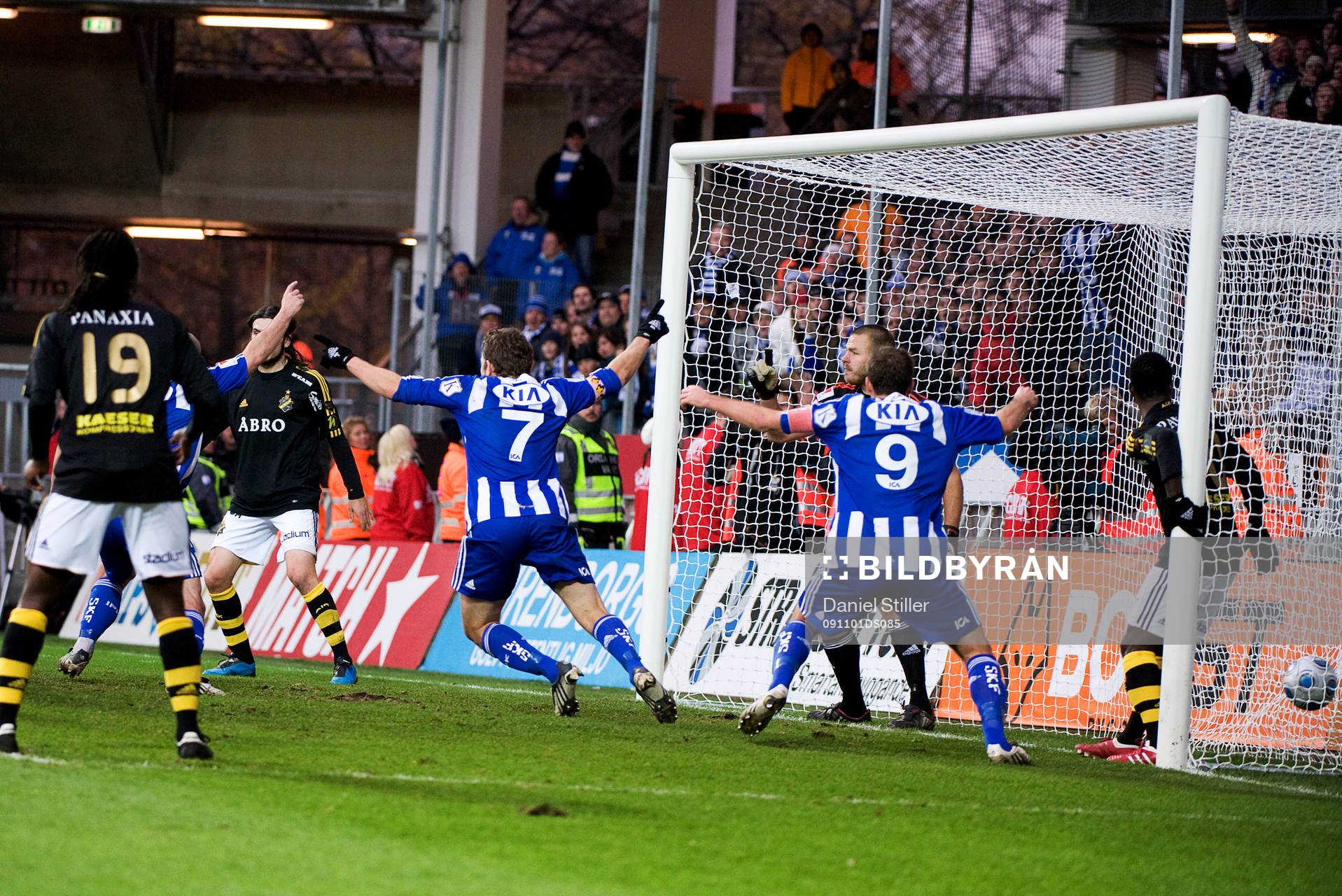 Thomas Olsson gör 1-0 till Göteborg. Jubel