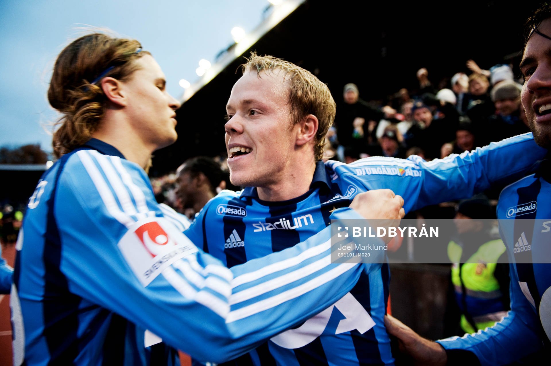 Sebastian Rajalakso gratulerar Patrik Haginge, Djurgården,