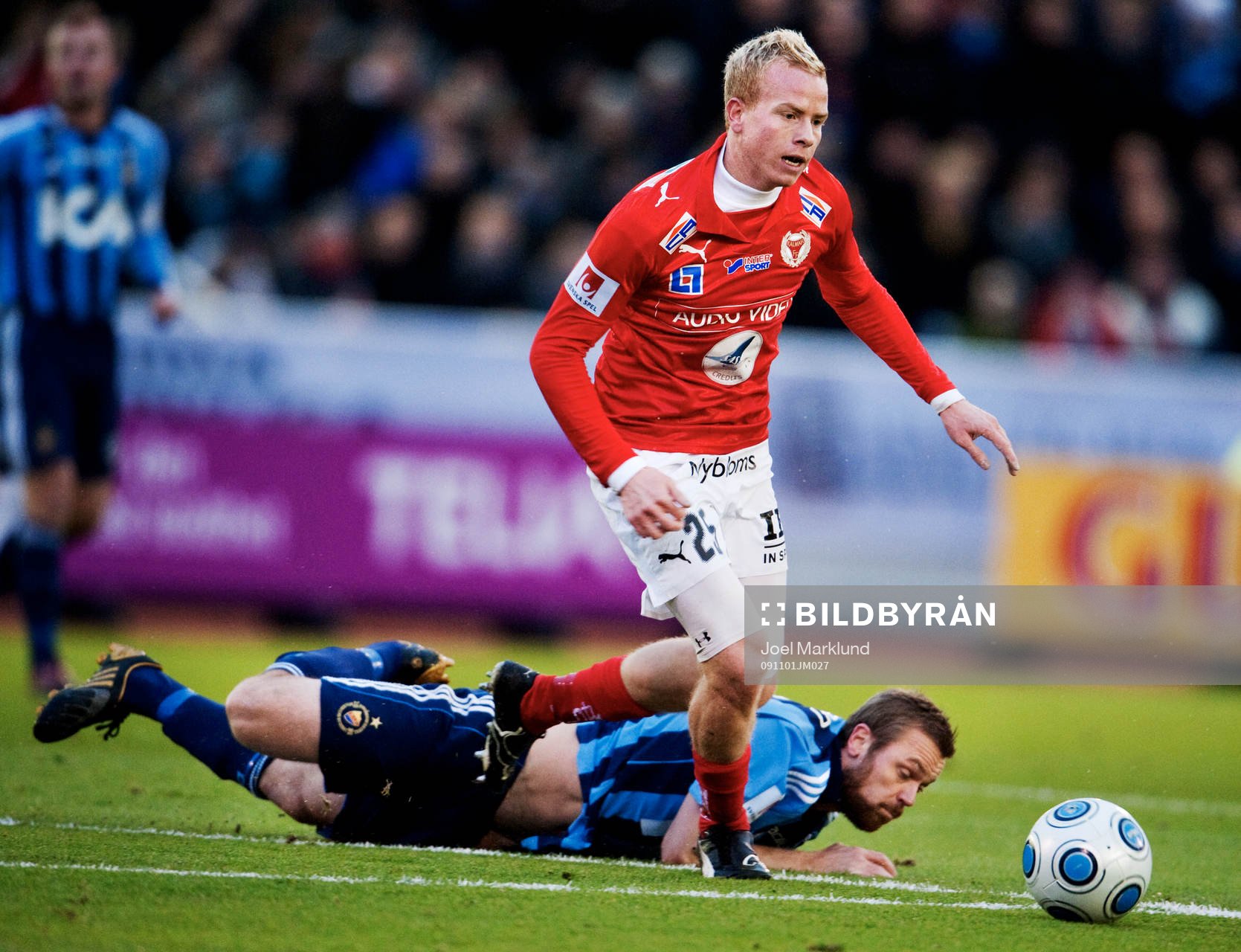 Tobias Eriksson, Kalmar, lurar Mattias Jonson, Djurgården