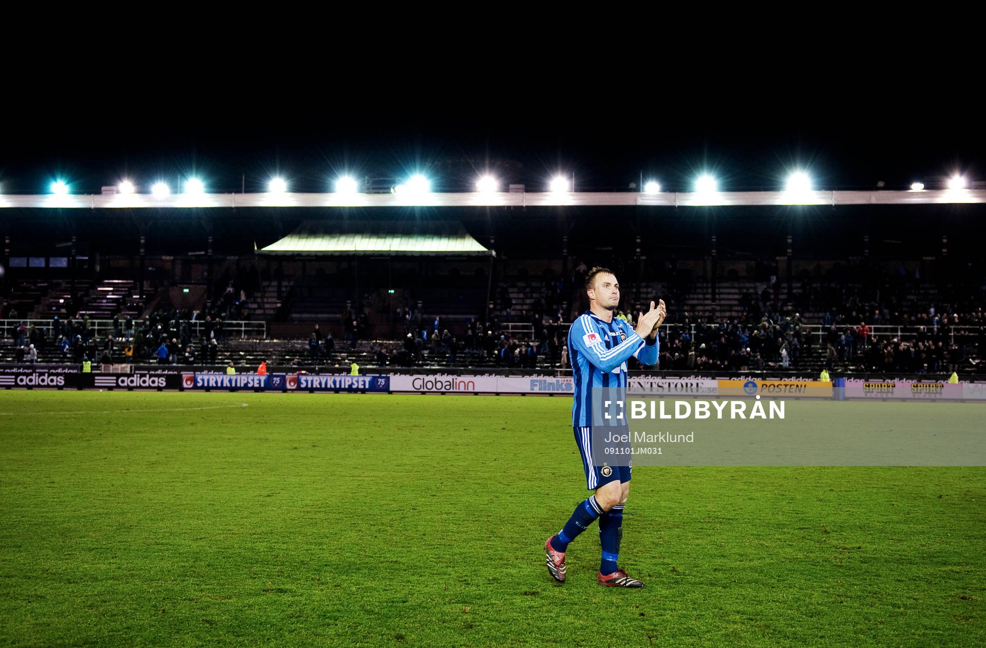 Markus Johannesson, Djurgården, går ensam på planen