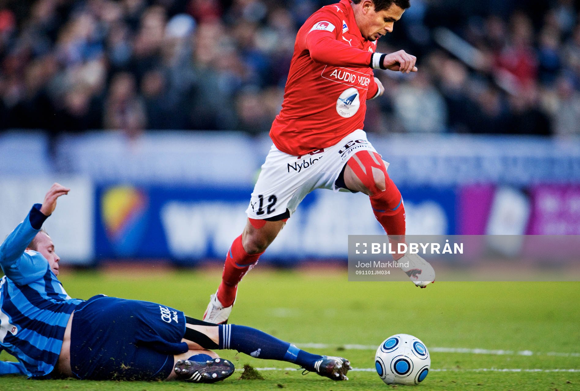 Patrik Haginge, Djurgården, försöker stoppa Daniel