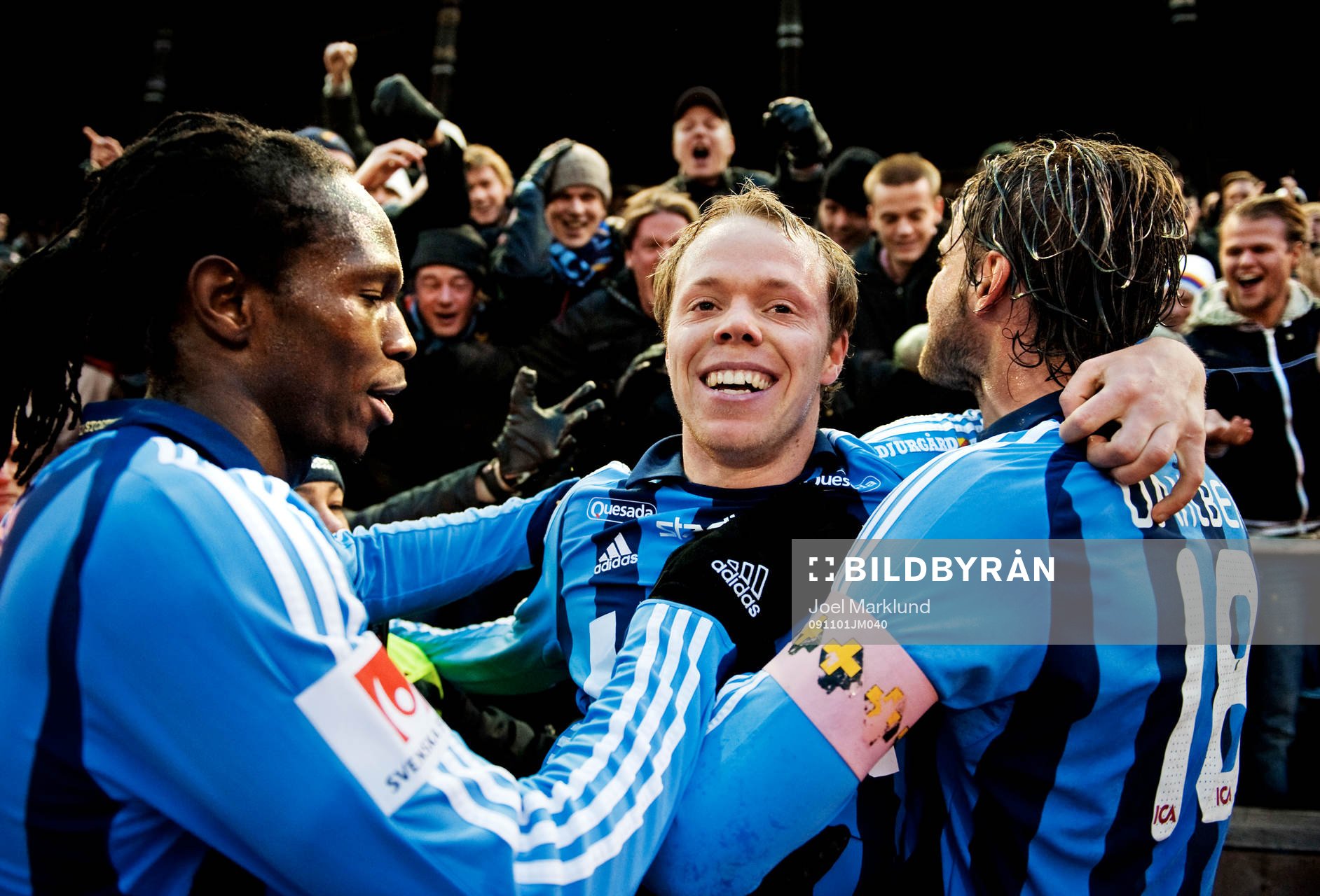 Patrik Haginge, Djurgården, gratuleras av Kebba Ceesay och