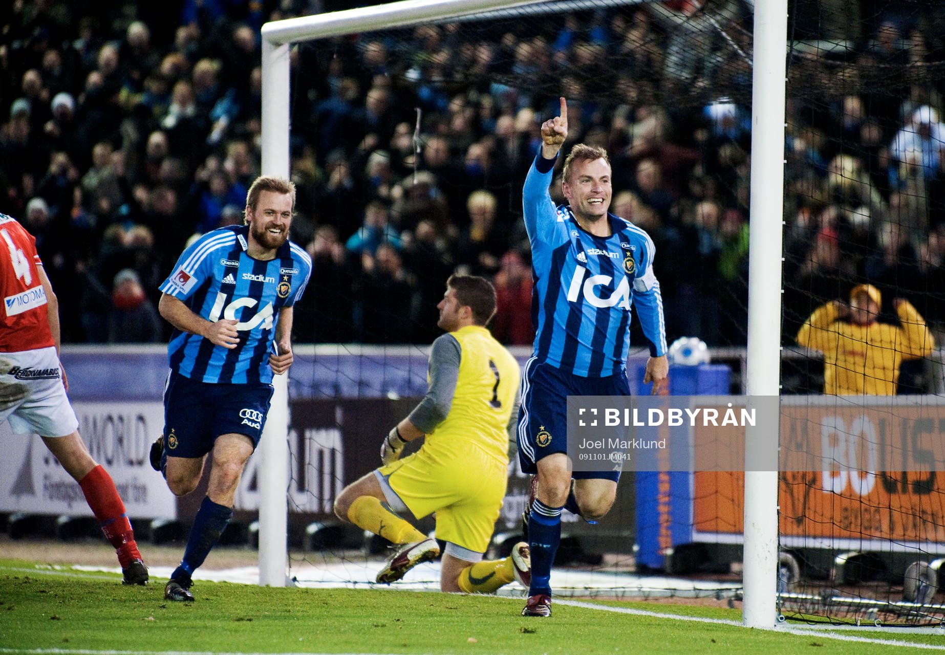 Mattias Jonson och Markus Johannesson, Djurgården, jubel efter 2-0.