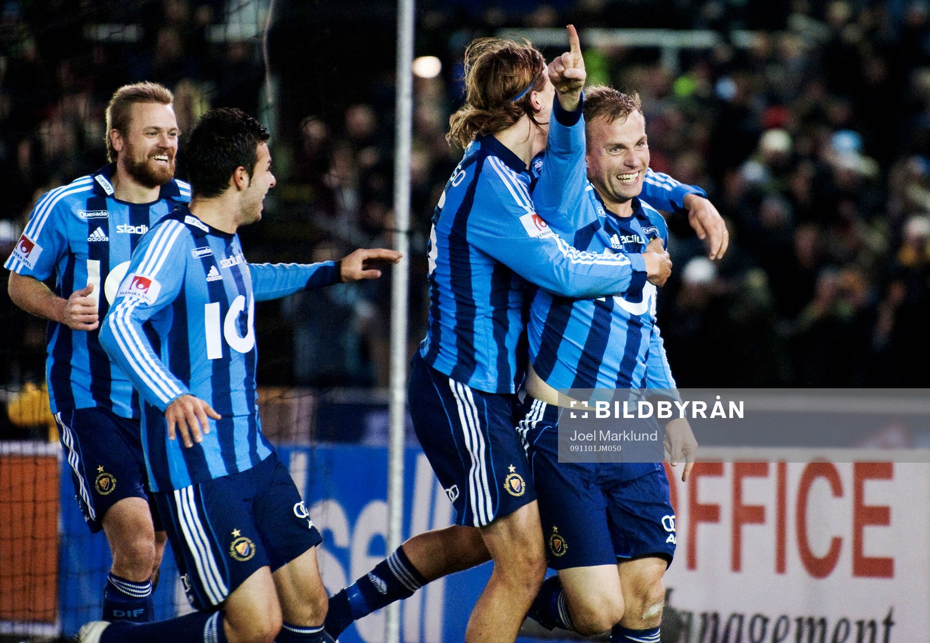  Markus Johannesson, Djurgården, gratuleras till 2-0-målet. Jubel, glädje.