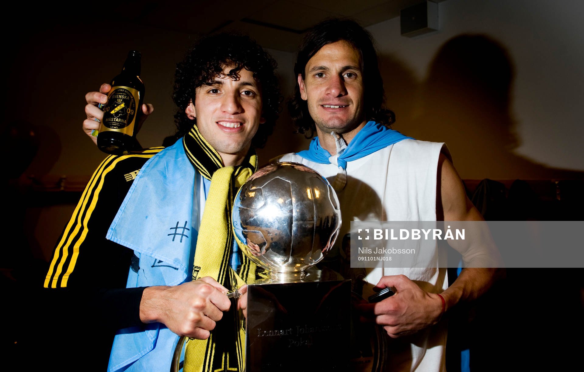 Jorge Ortiz,  Iván Obolo, AIK med bucklan. Svenska
