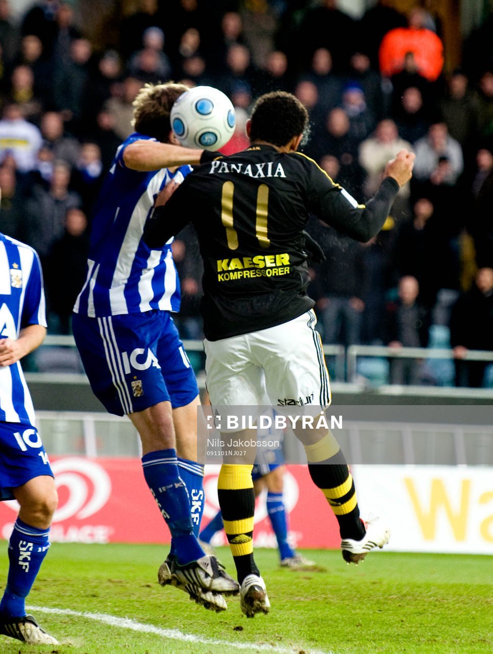 bollen tar på Stefan Selakovic, IFK Göteborg, hand, hands