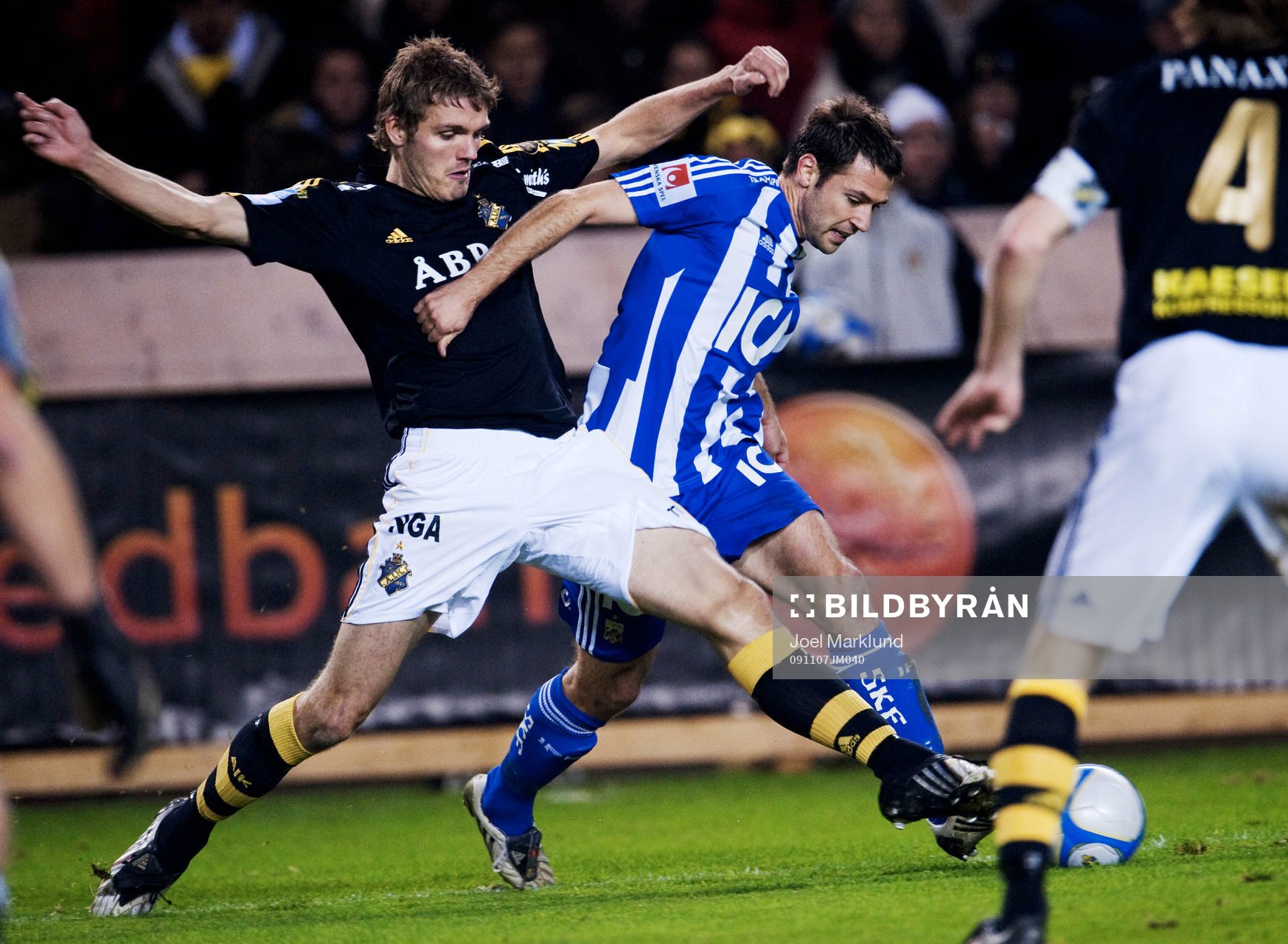Jos Hooiveld, AIK, stoppar Stefan Selakovic, IFK Göteborg