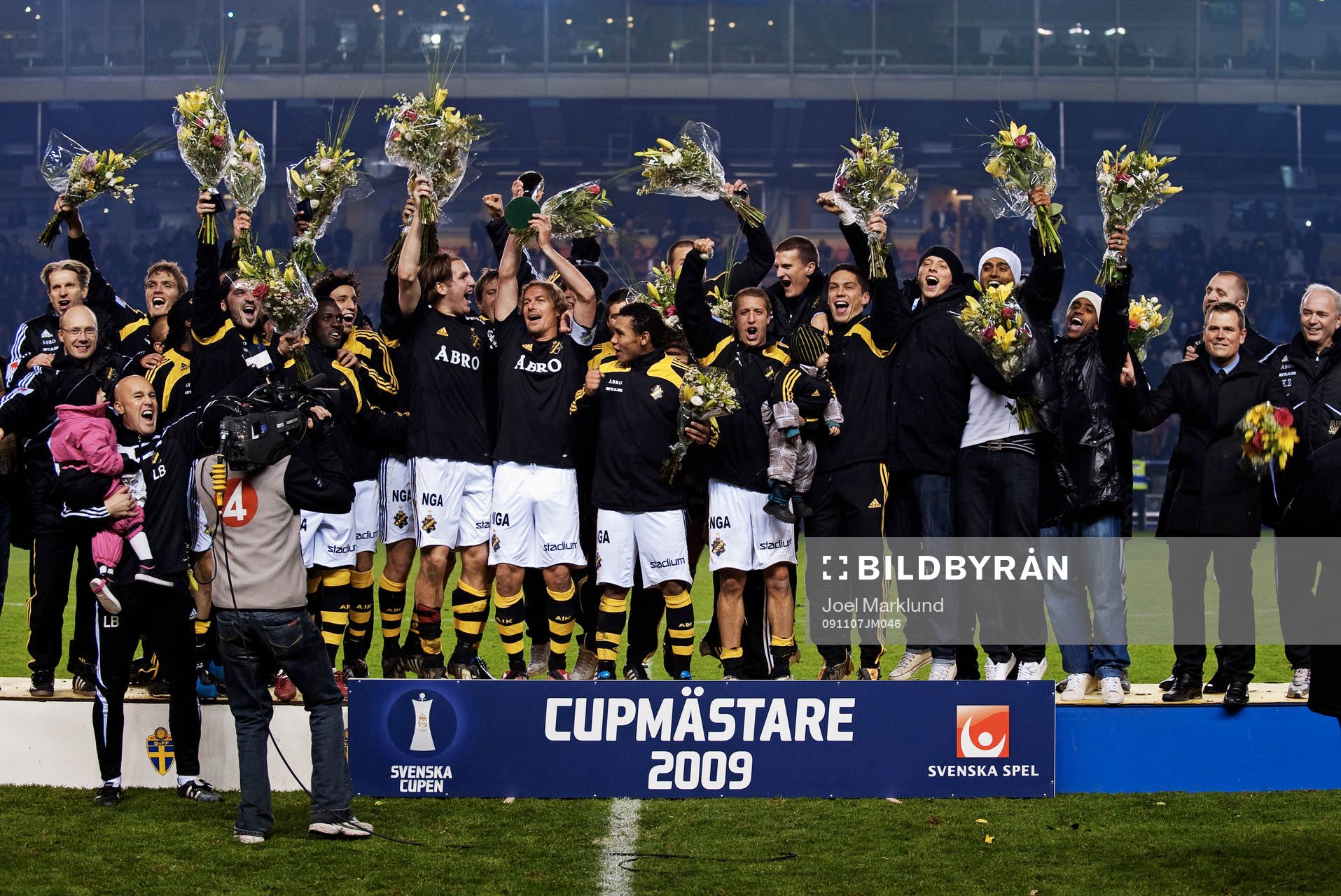 AIK vann Svenska cupen. Lagbild, seger, jubel