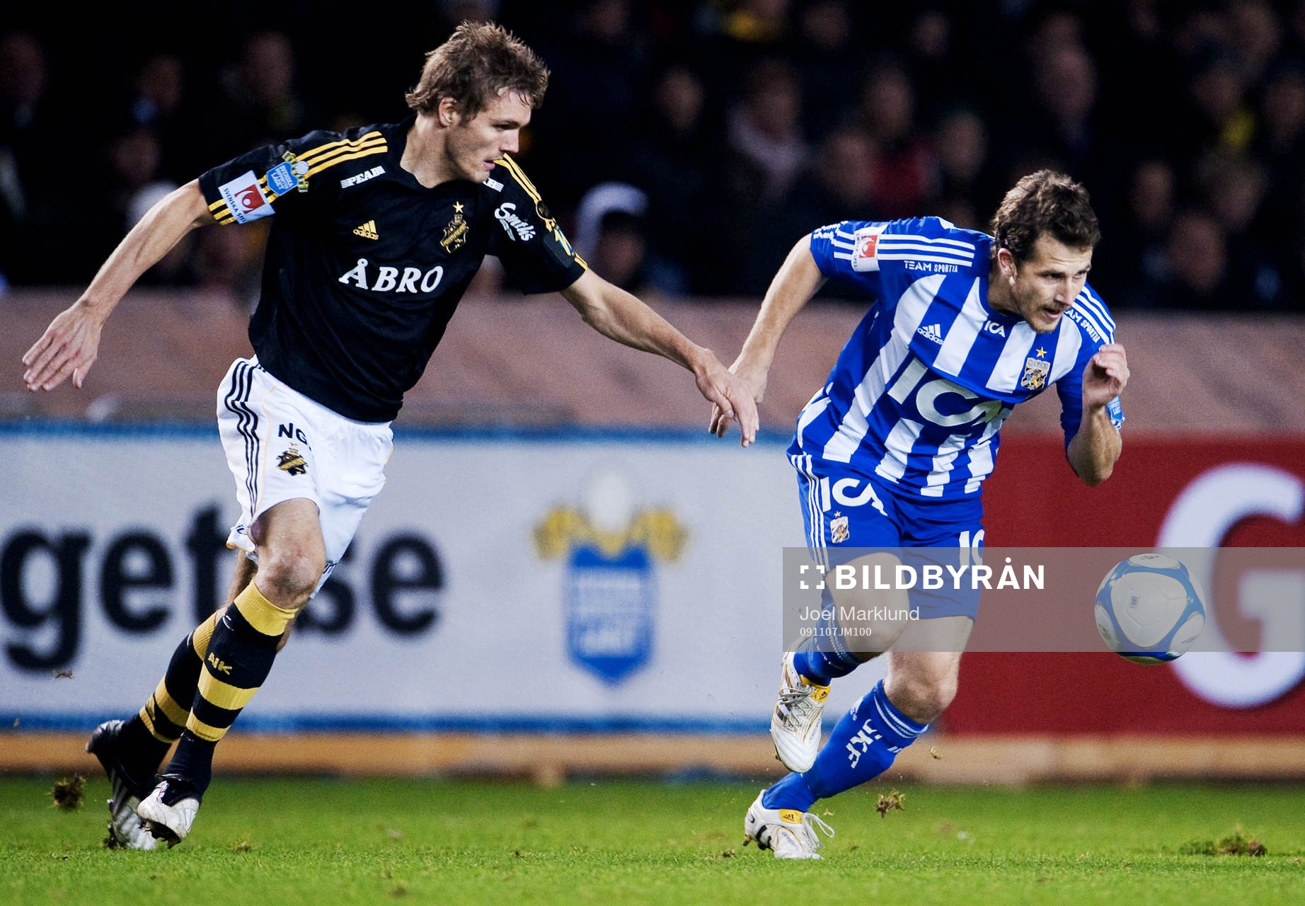 Jos Hooiveld, AIK, jagar Tobias Hysén, IFK Göteborg