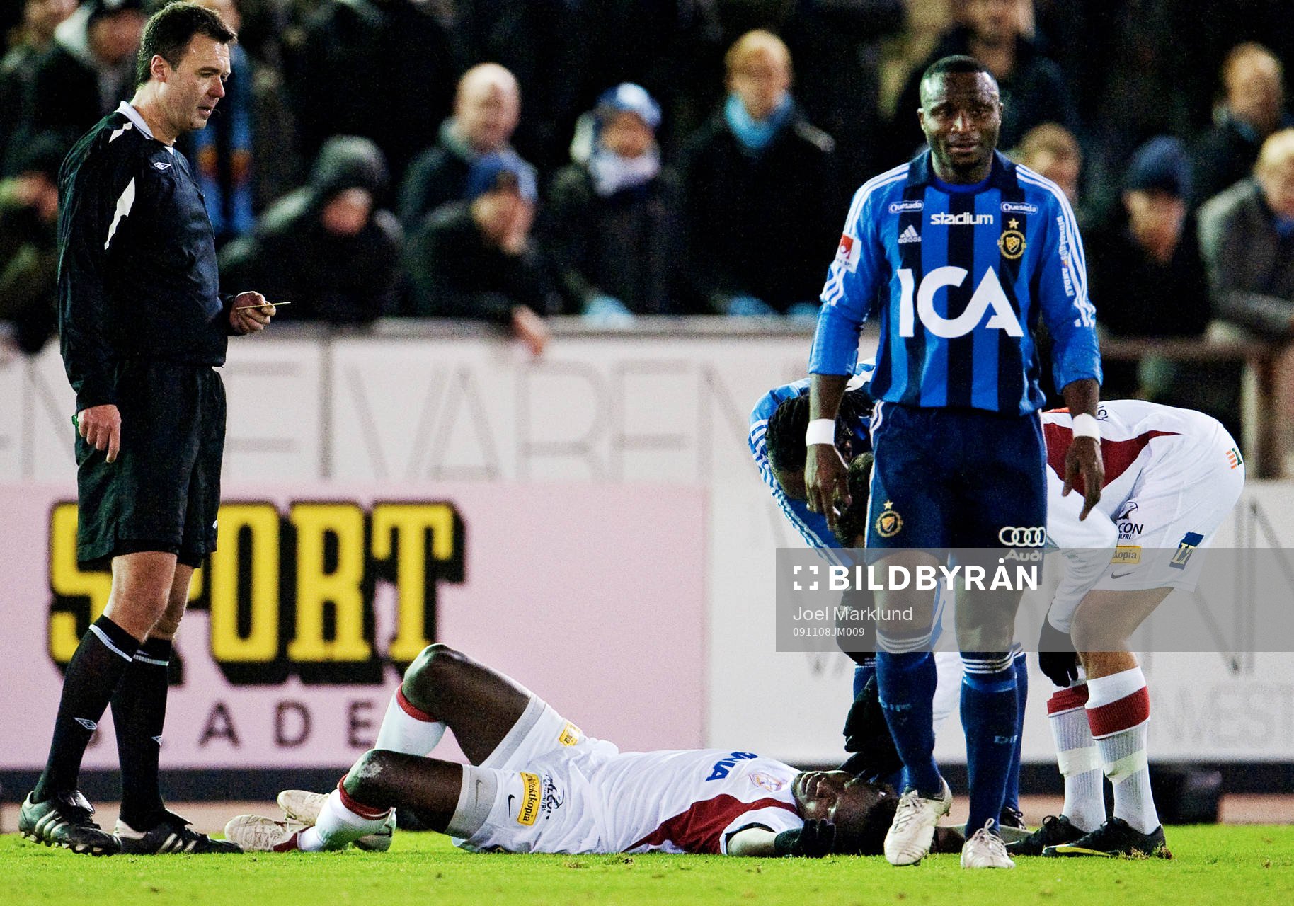 Lamin Conateh, Assyriska, skadade sig allvarligt. Skada