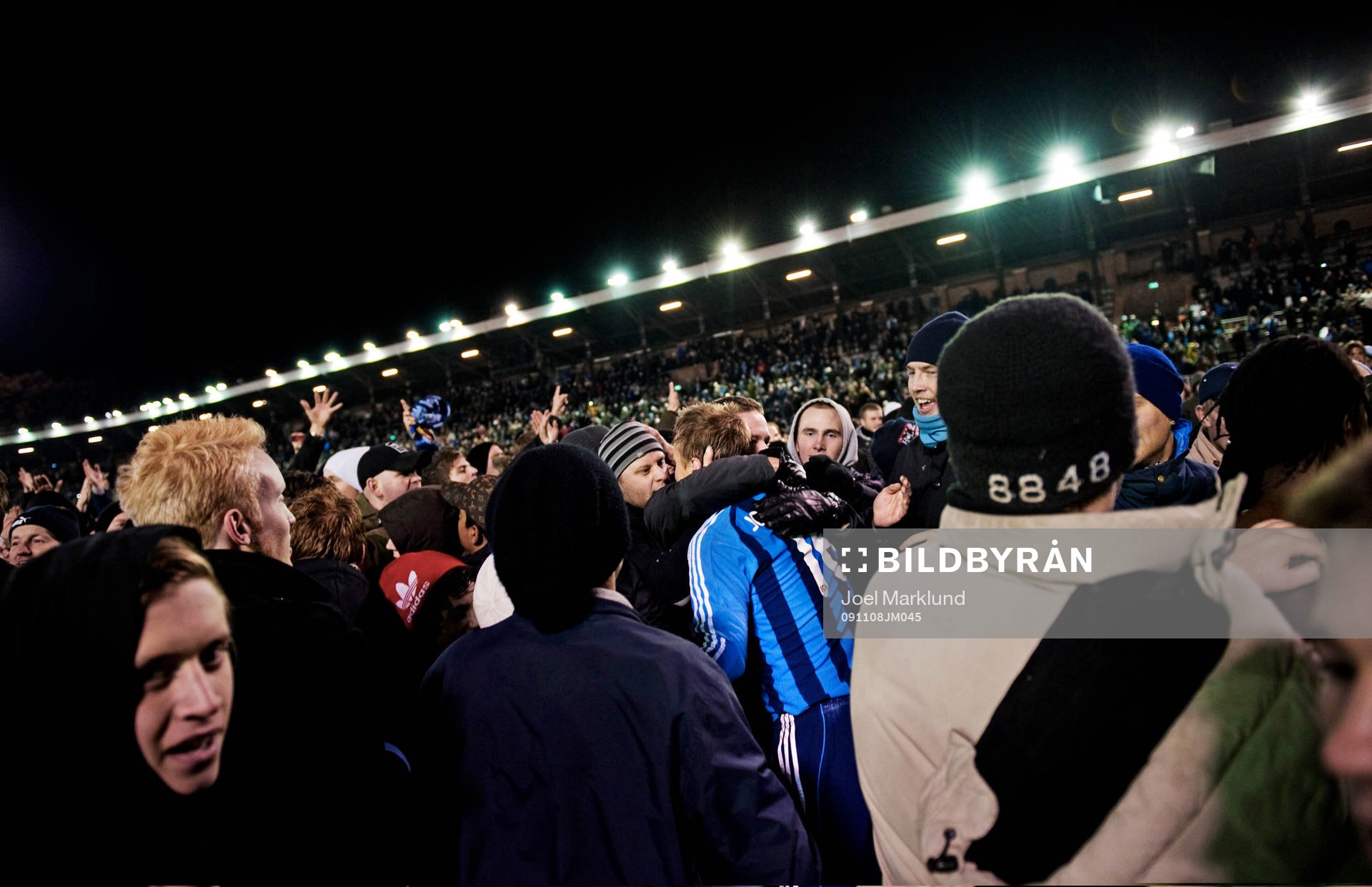 Djurgårdsfans kramar om Markus Johannesson