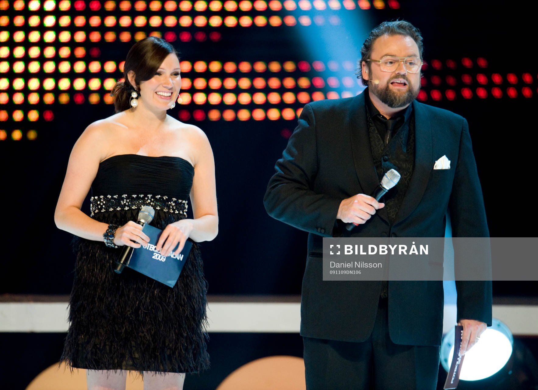 Jessica Almenäs och Adam Alsing, programledare