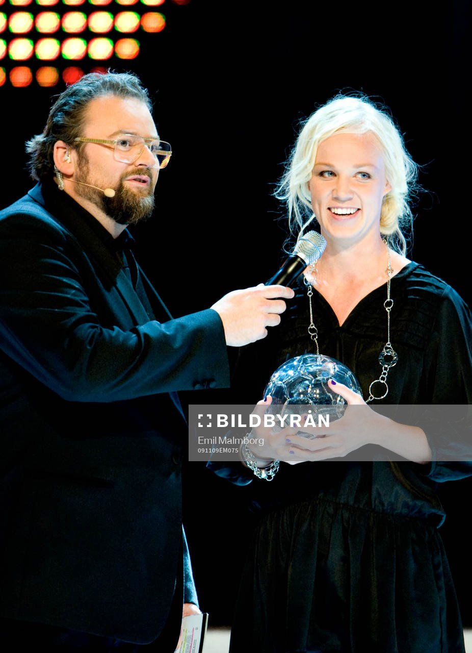 Adam Alsing och Caroline Seger