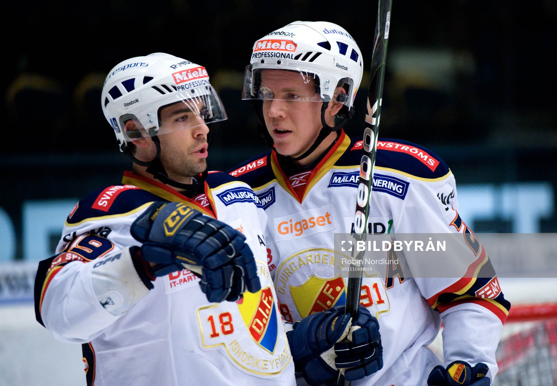 Kyle Klubertanz och Andreas Engqvist i samtal